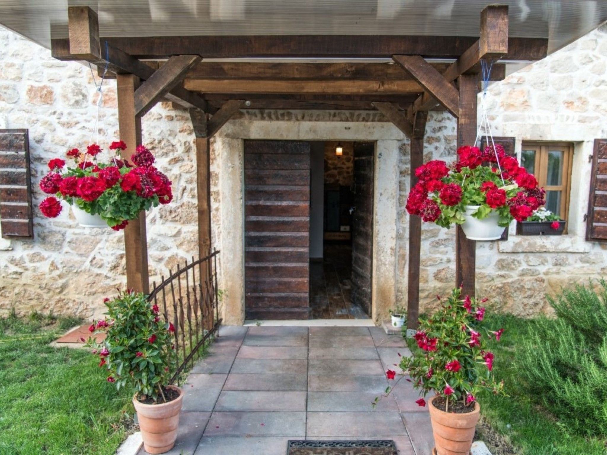 Charmante Ferienvilla Krka-Drinnen