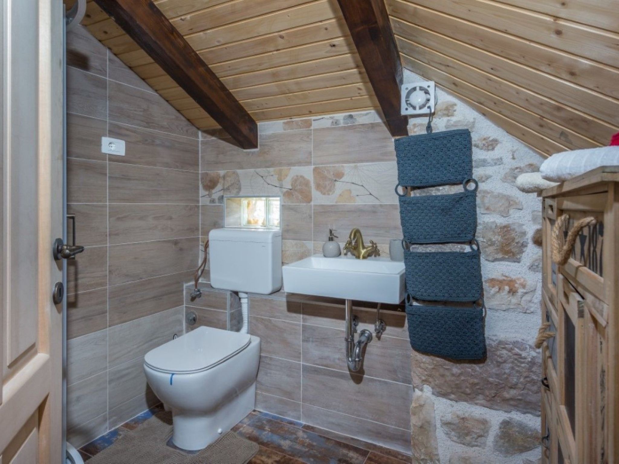 Charmante Ferienvilla Krka-Drinnen