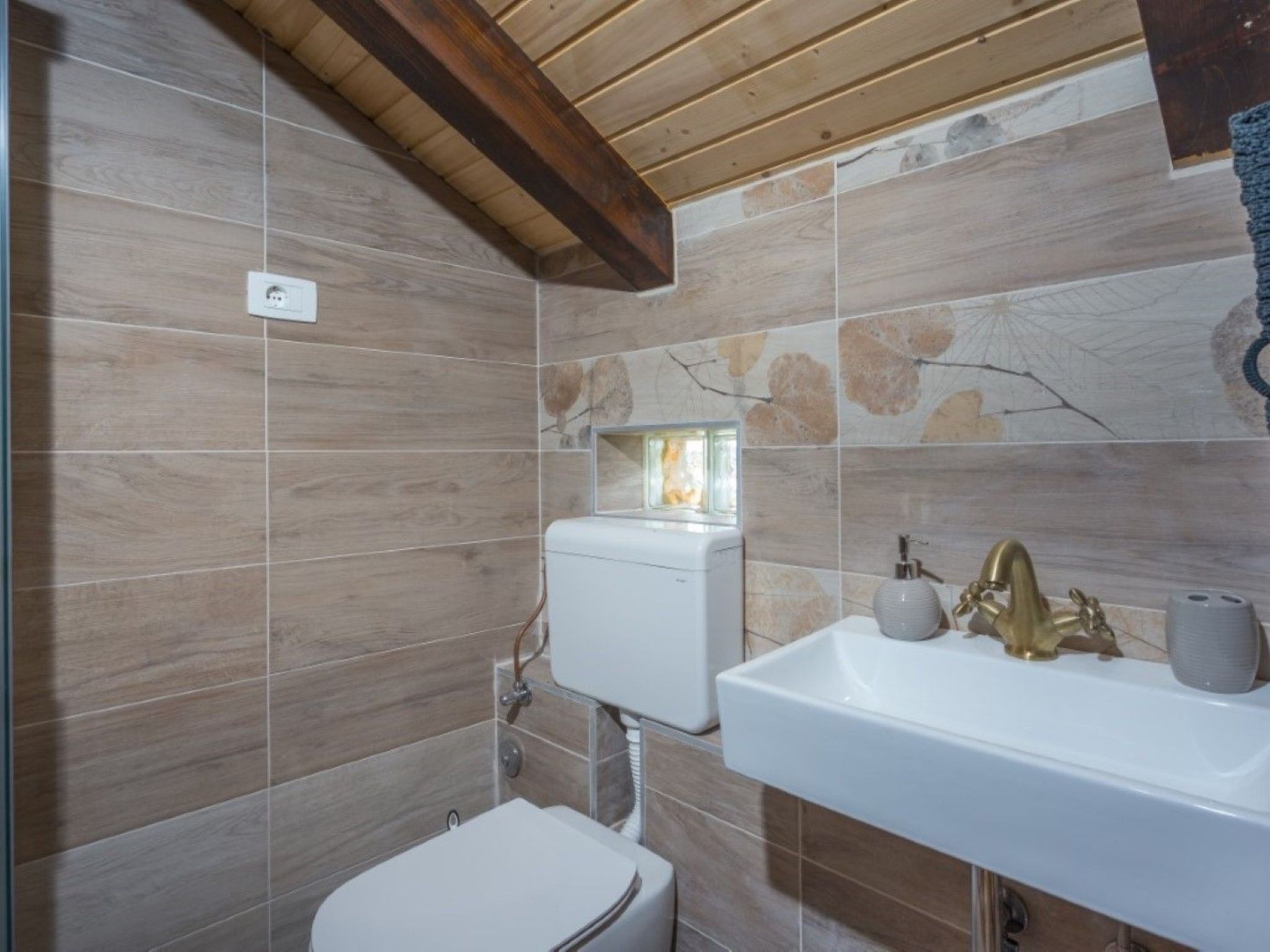 Charmante Ferienvilla Krka-Drinnen