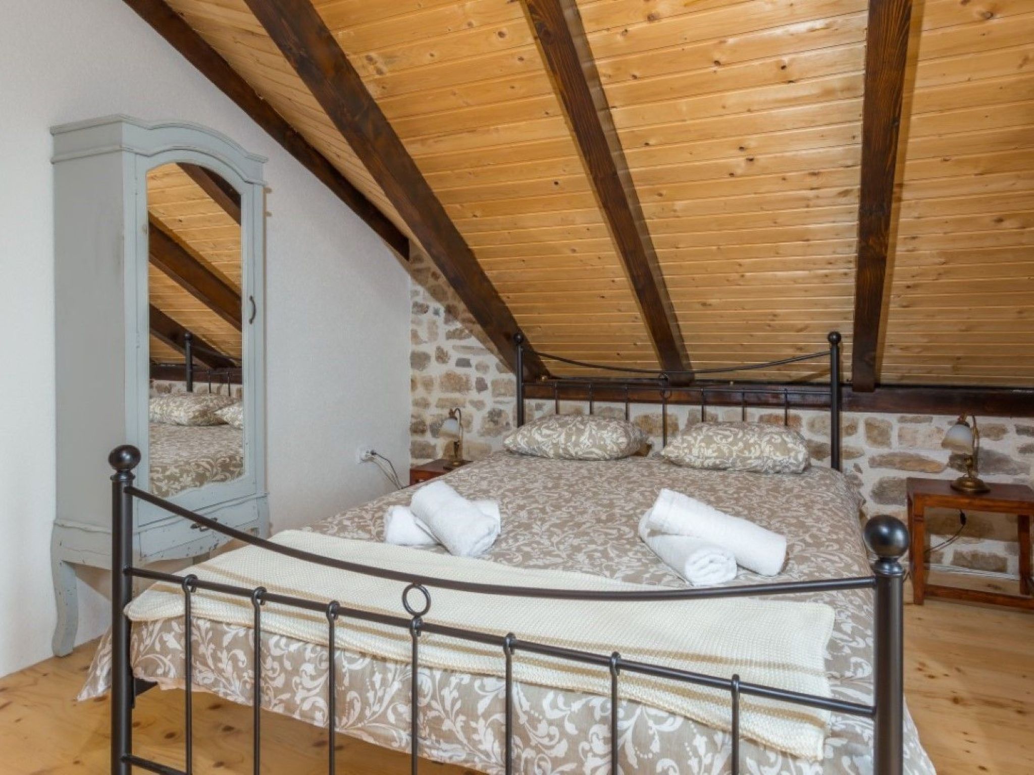 Charmante Ferienvilla Krka-Drinnen