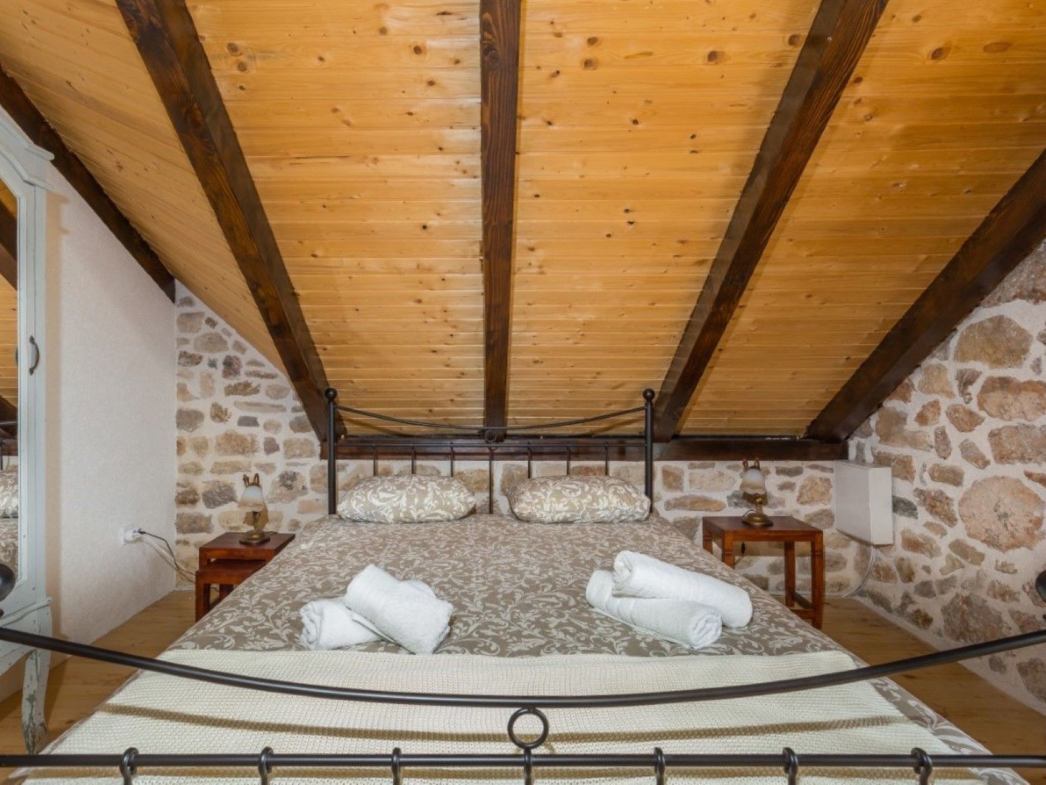 Charmante Ferienvilla Krka-Drinnen