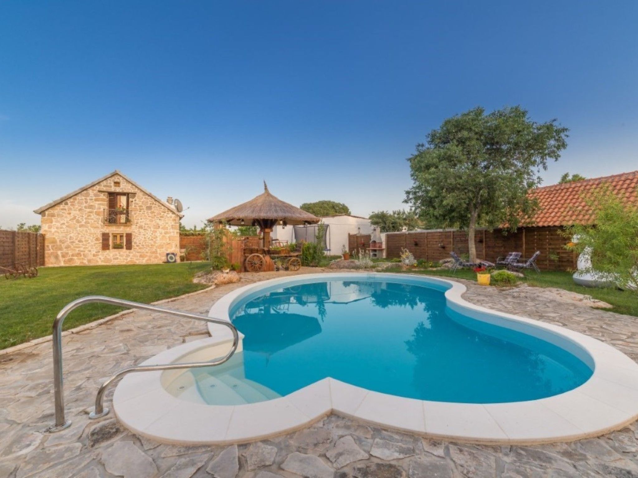 Charmante Ferienvilla Krka-Drinnen