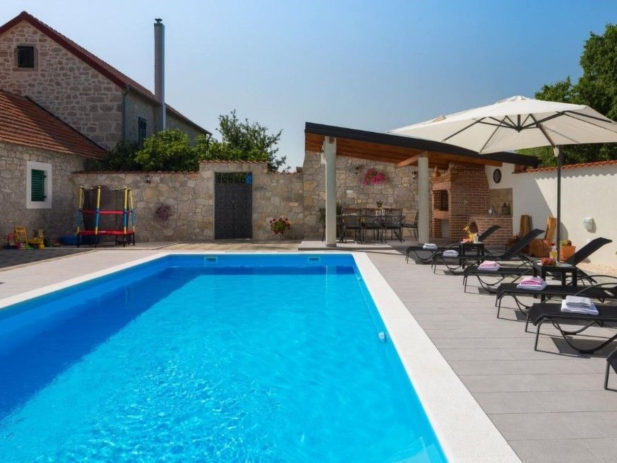 Villa Garten-Drinnen