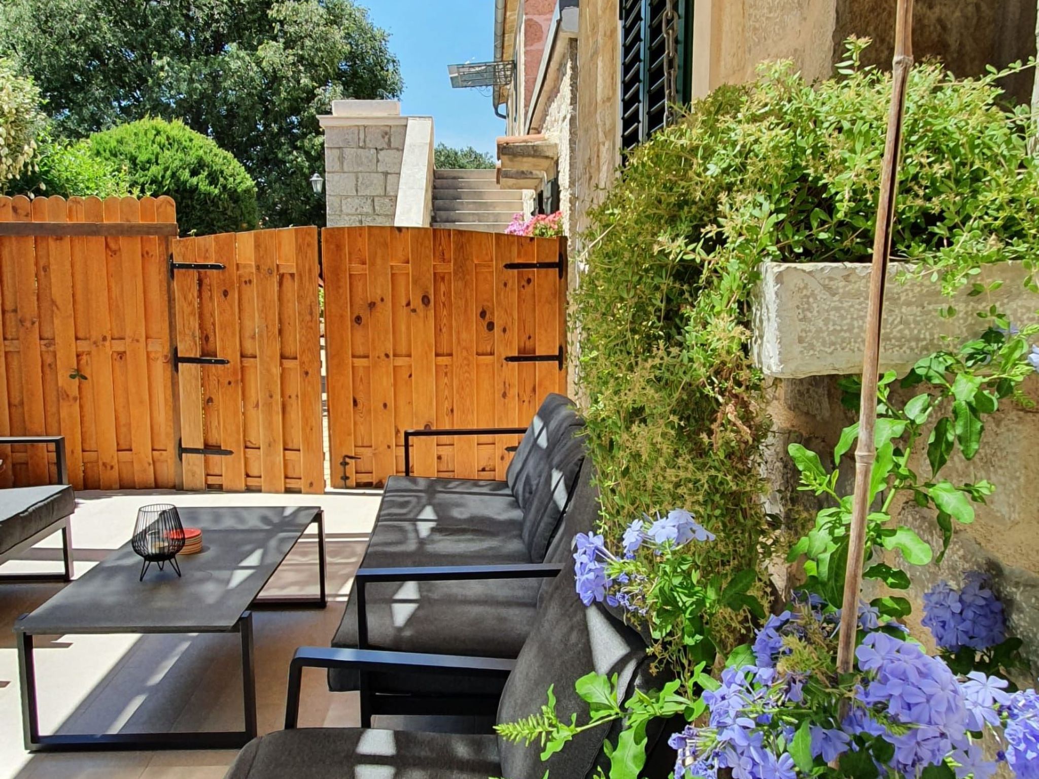 Villa Garten-Drinnen