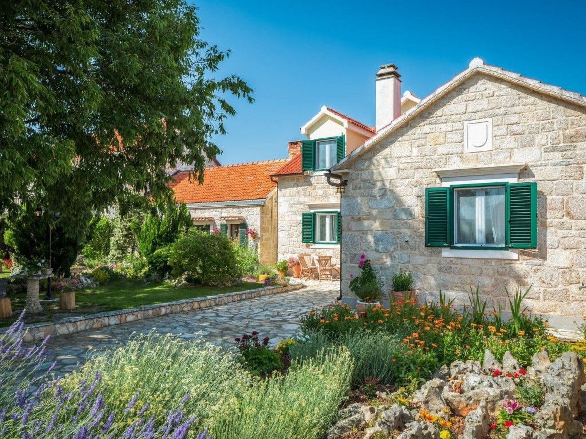 Villa Garten-Drinnen