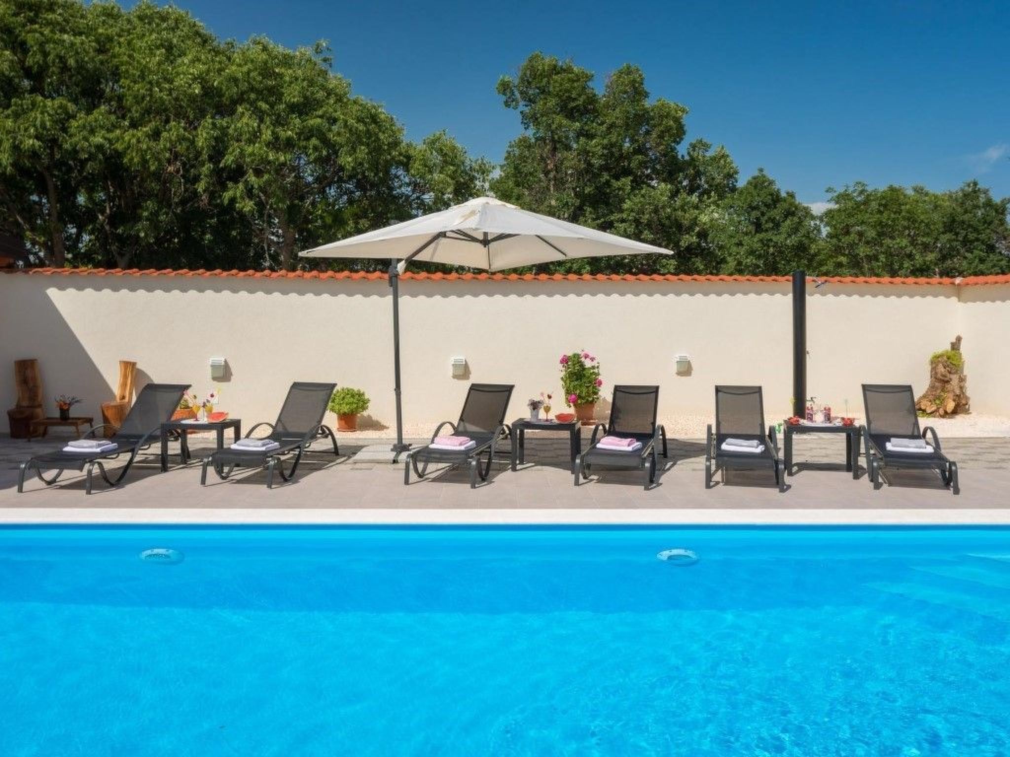 Villa Garten-Drinnen