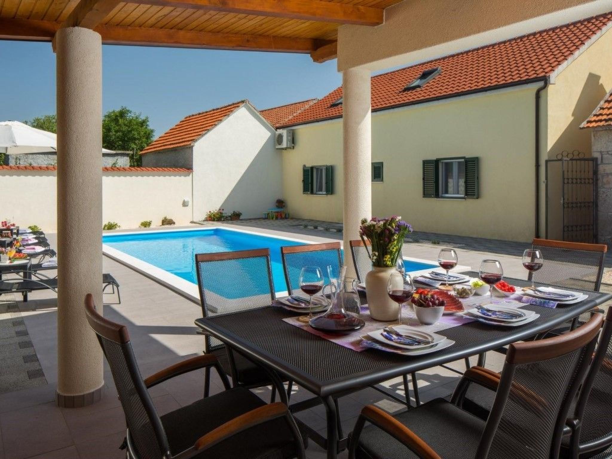 Villa Garten-Drinnen