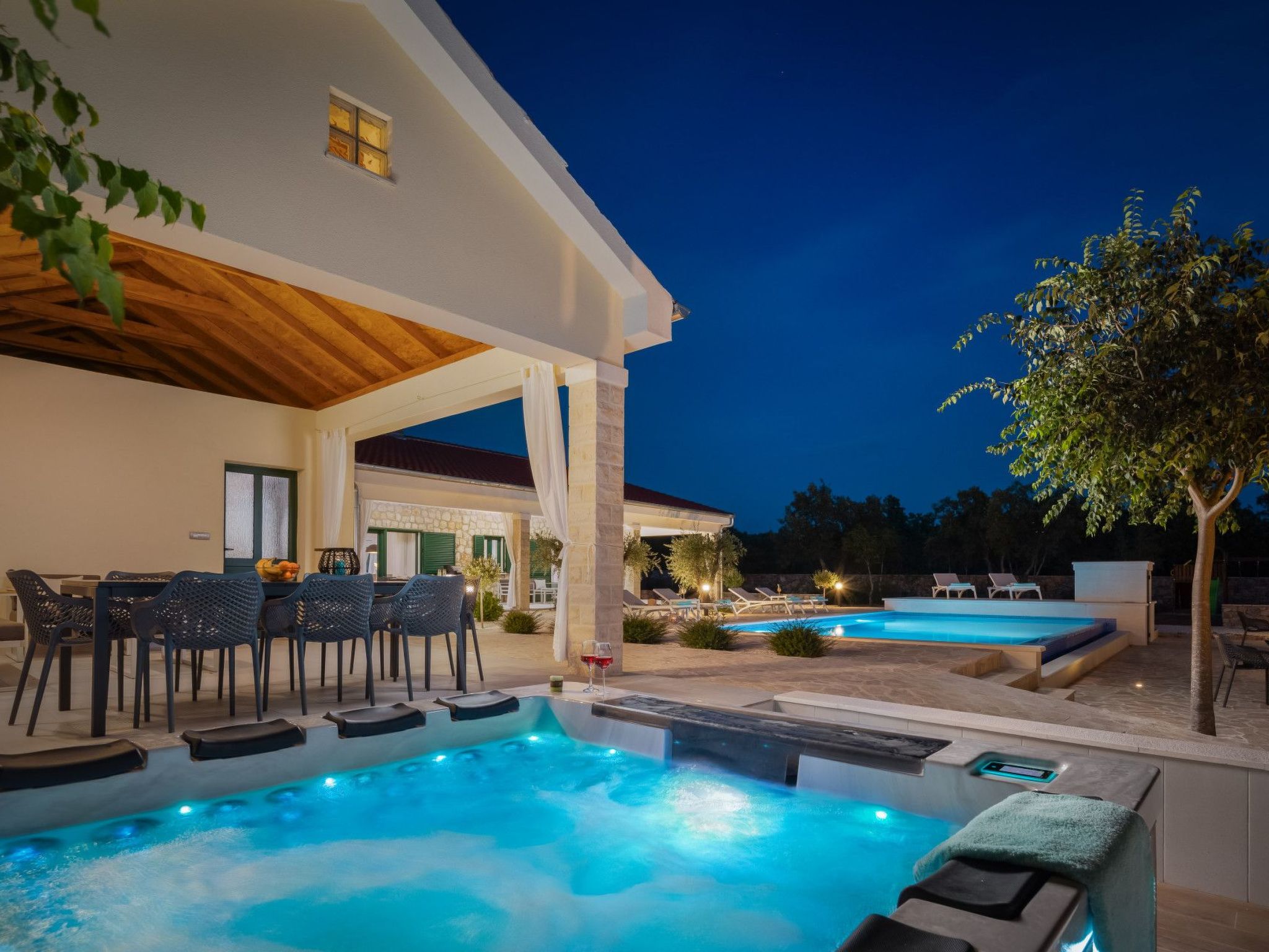 Vakantiehuis met privé zwembad in Lukar (Kroatië) voor 11 personen