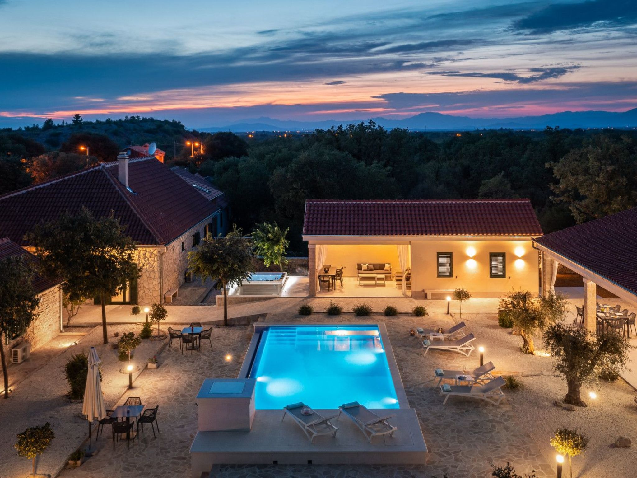 Haus für 11 Personen und 1 Kind in Razvode-Inside