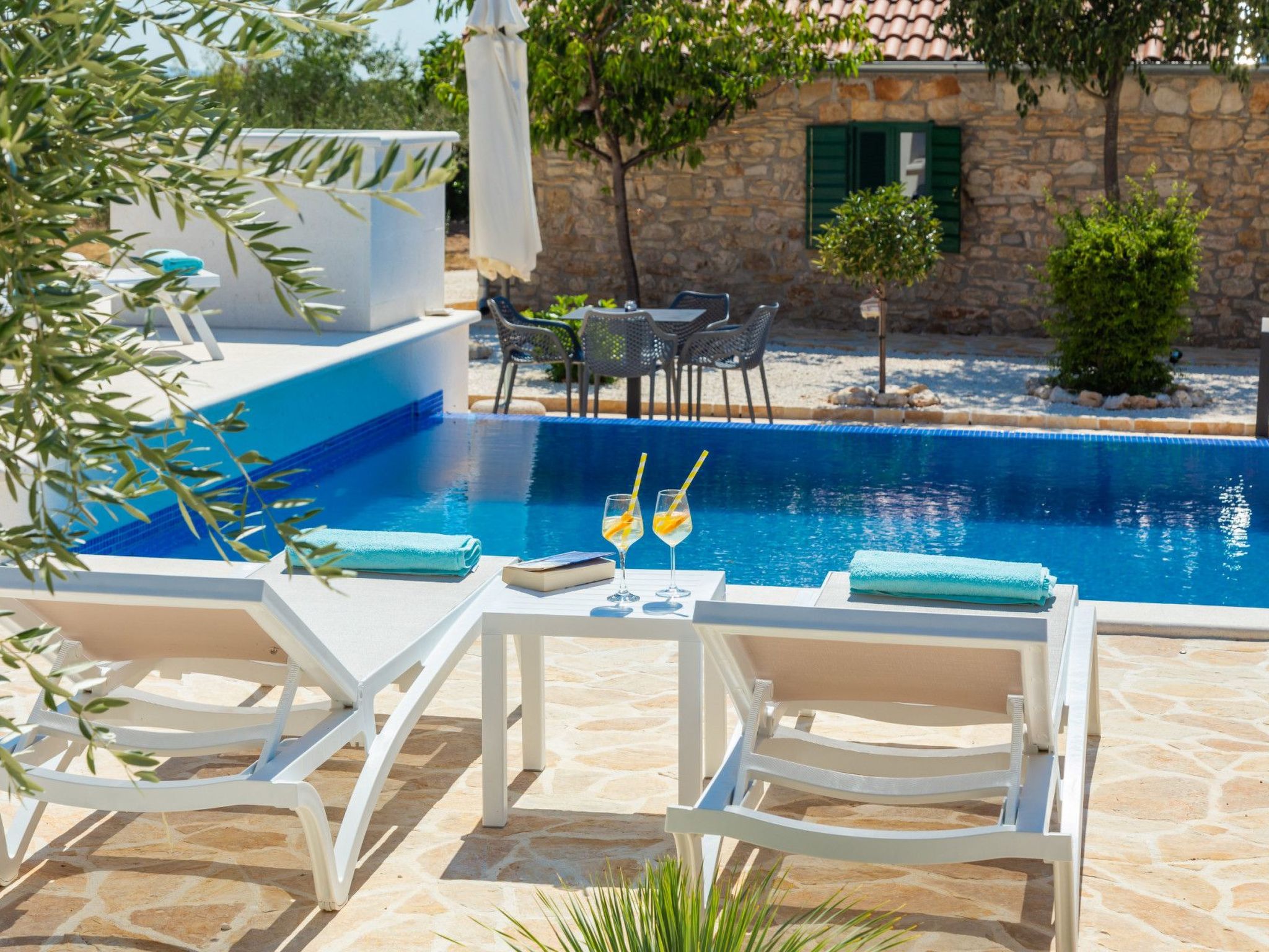 Haus für 11 Personen und 1 Kind in Razvode-Inside