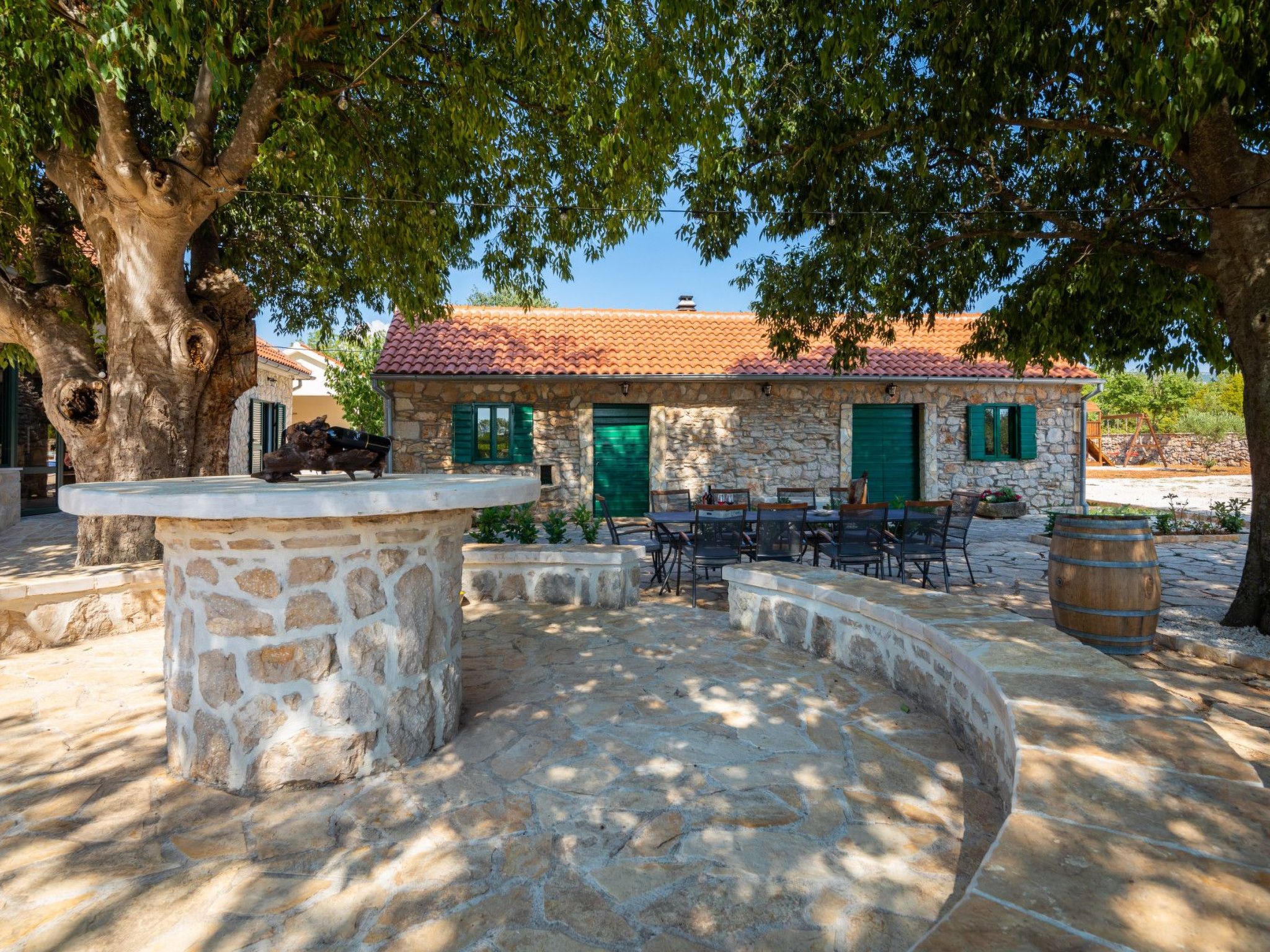 Haus für 11 Personen und 1 Kind in Razvode-Inside