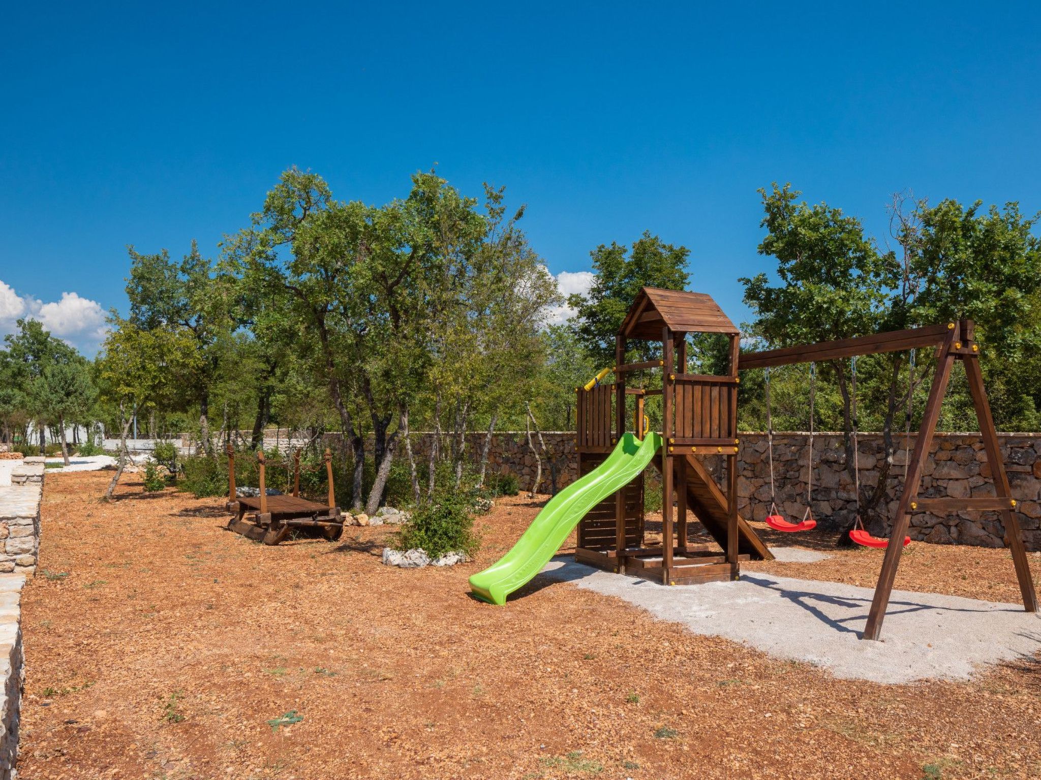 Haus für 11 Personen und 1 Kind in Razvode-Inside