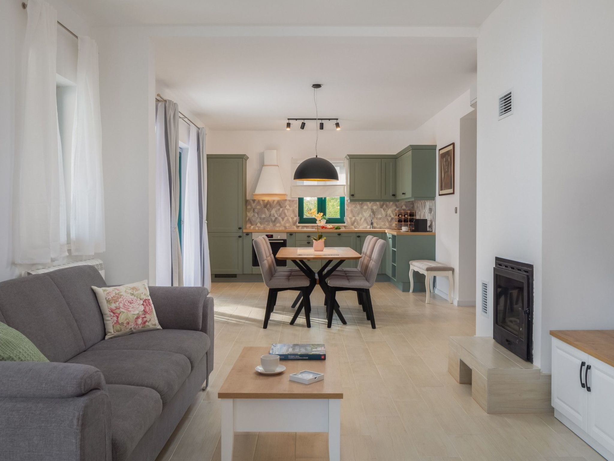 Haus für 11 Personen und 1 Kind in Razvode-Inside