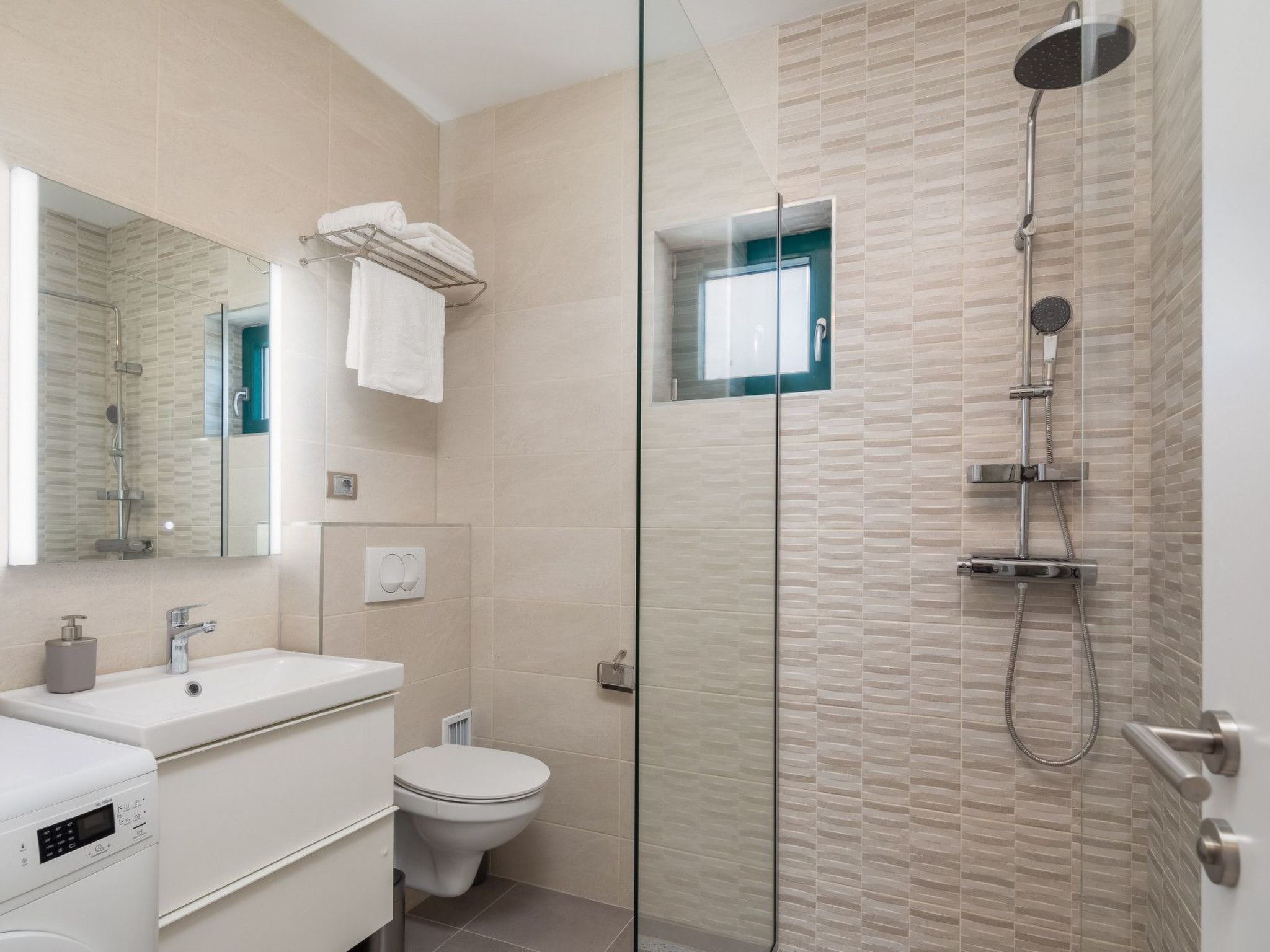 Haus für 11 Personen und 1 Kind in Razvode-Inside