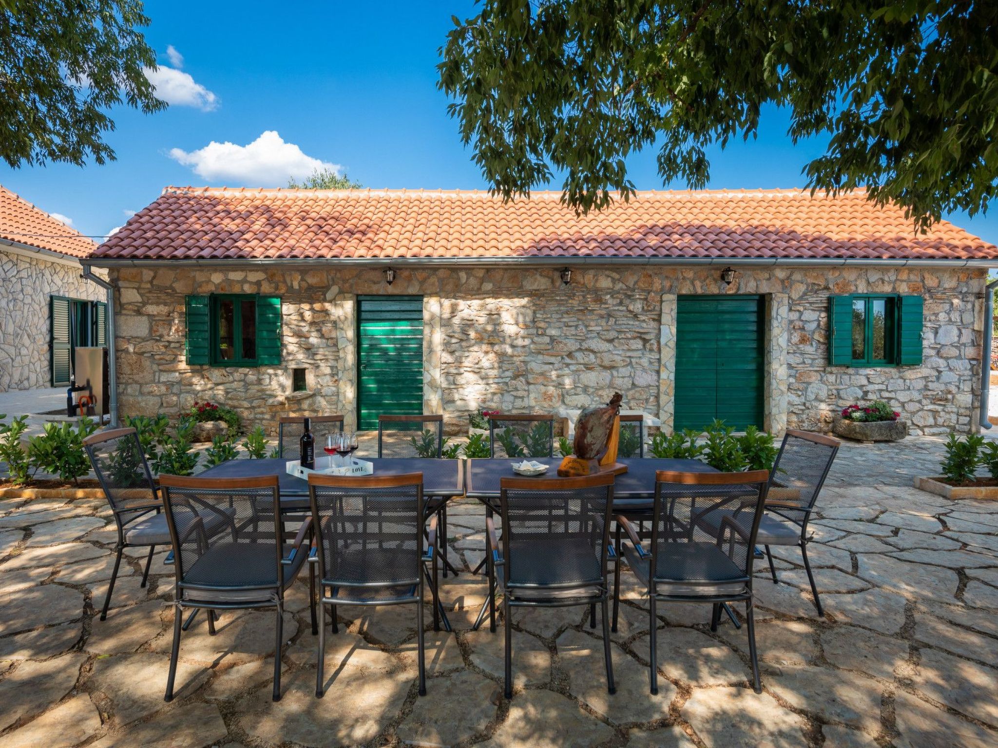 Haus für 11 Personen und 1 Kind in Razvode-Inside