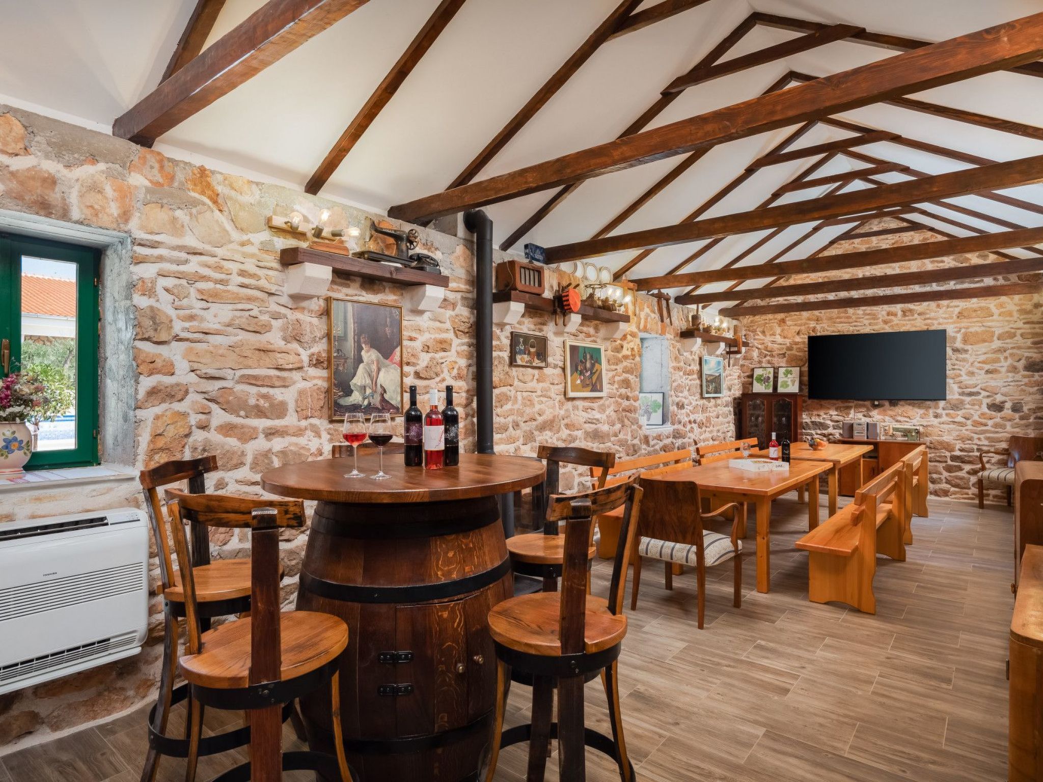 Haus für 11 Personen und 1 Kind in Razvode-Inside