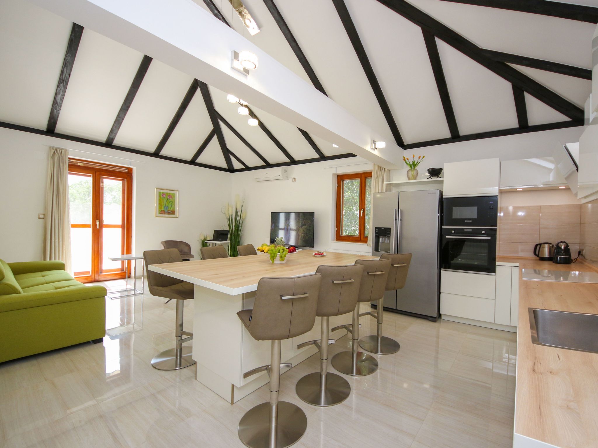 Gemütliche Villa Gabriel mit Schwimmbad-Drinnen