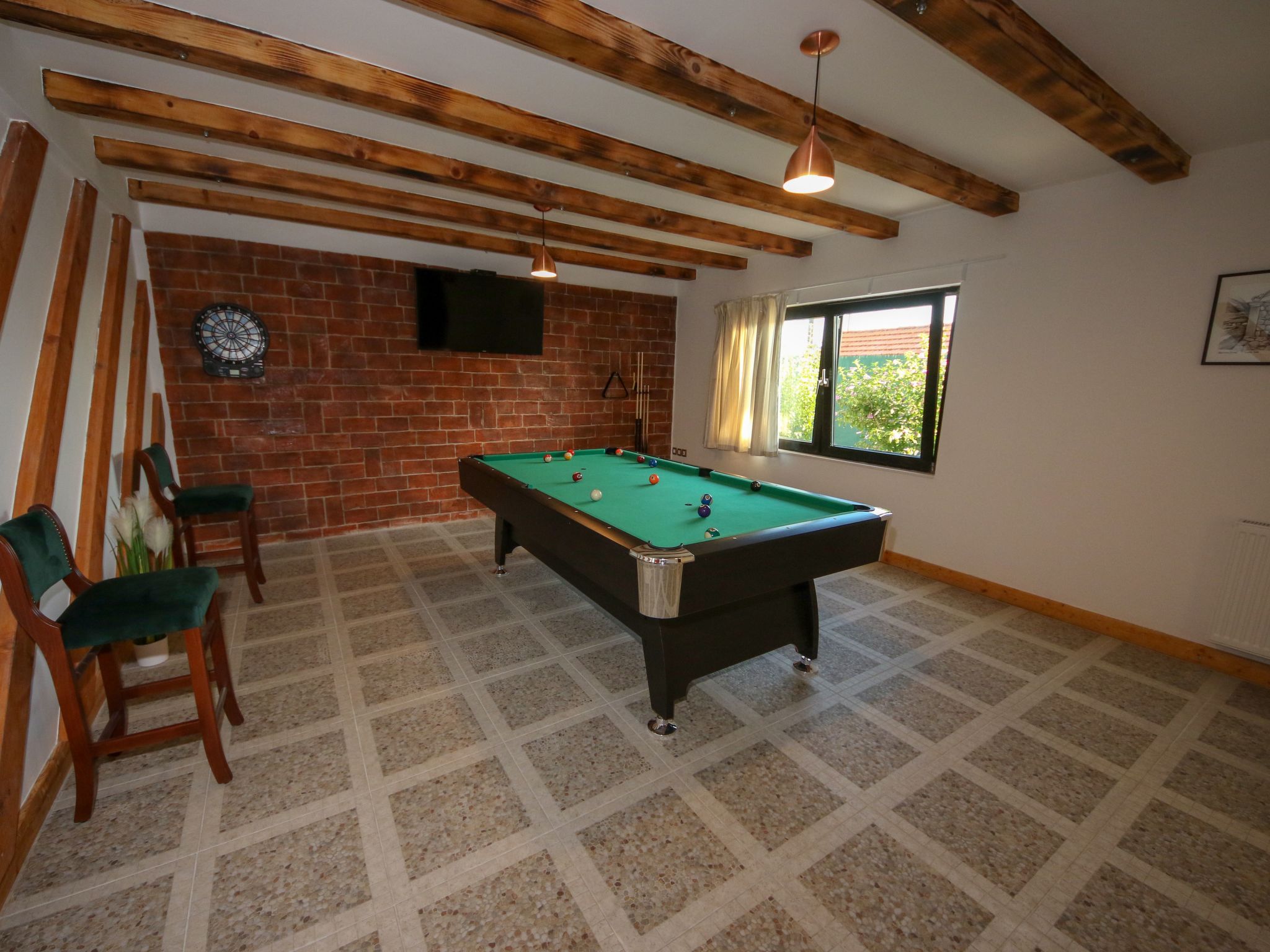 Gemütliche Villa Gabriel mit Schwimmbad-Drinnen