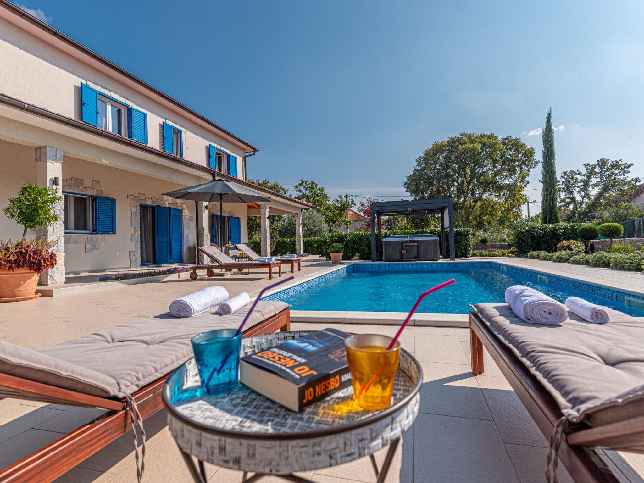 Vakantiehuis met privé zwembad in Drnis (Kroatië) voor 8 personen