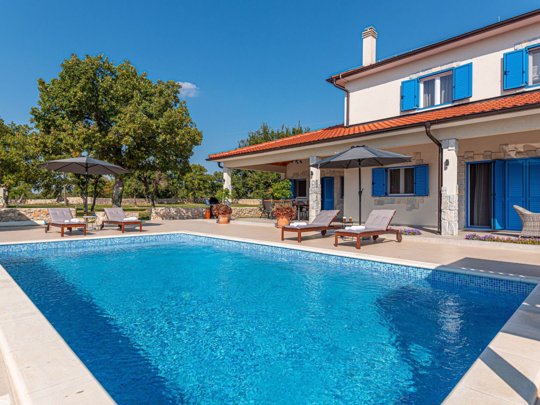 Villa Romansa mit Sauna und Whirlpool in Siritovci-Drinnen