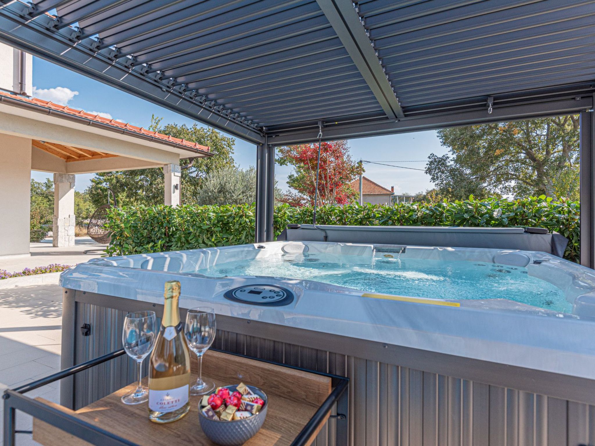 Villa Romansa mit Sauna und Whirlpool in Siritovci-Drinnen