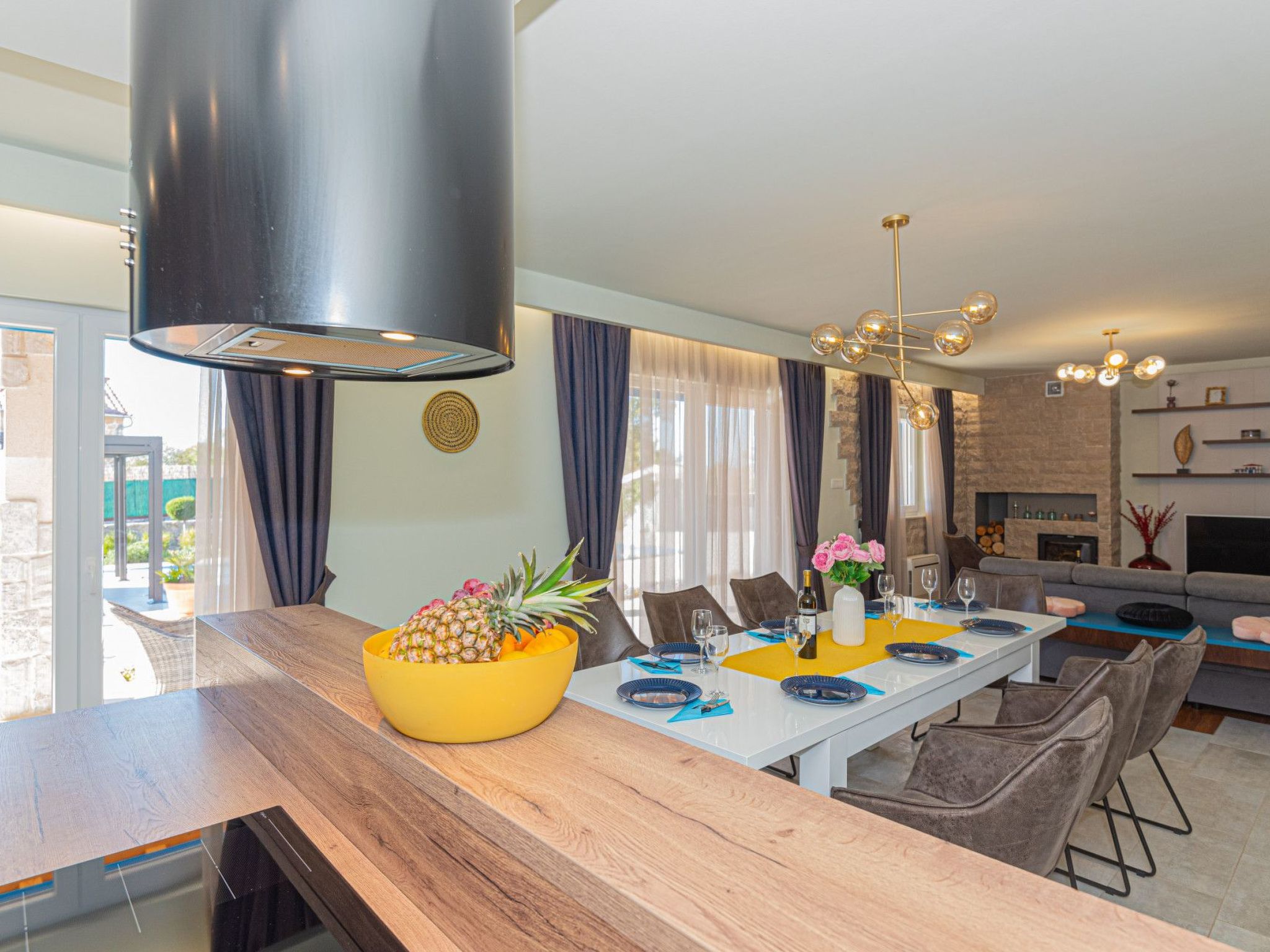 Villa Romansa mit Sauna und Whirlpool in Siritovci-Drinnen