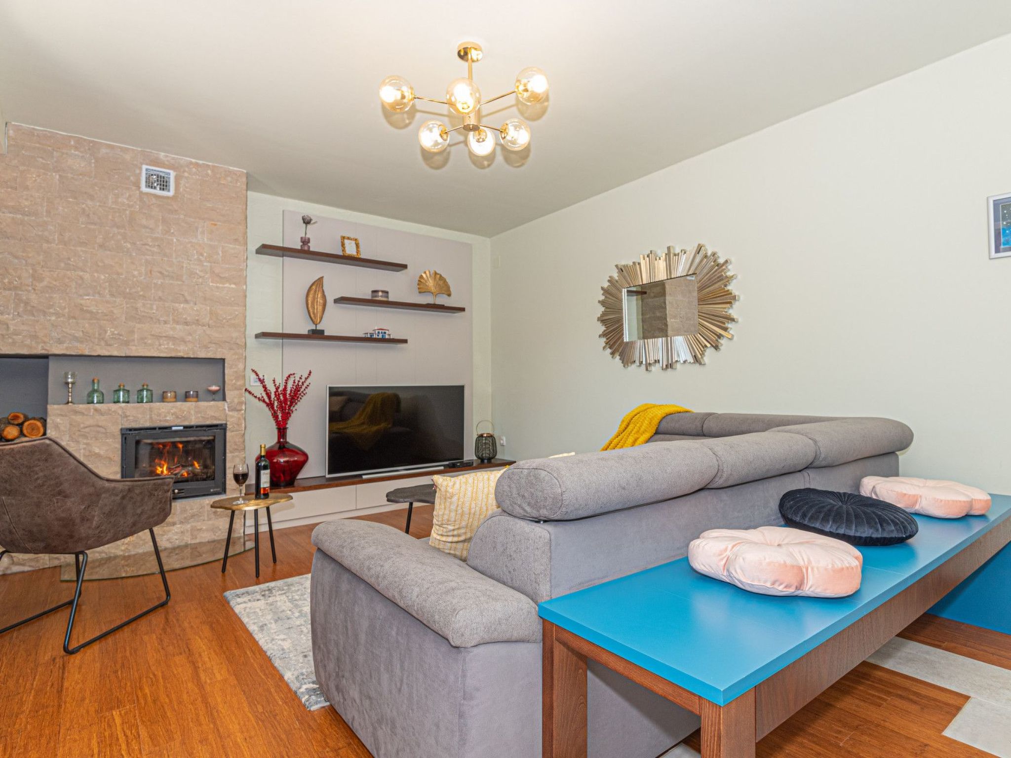 Villa Romansa mit Sauna und Whirlpool in Siritovci-Drinnen