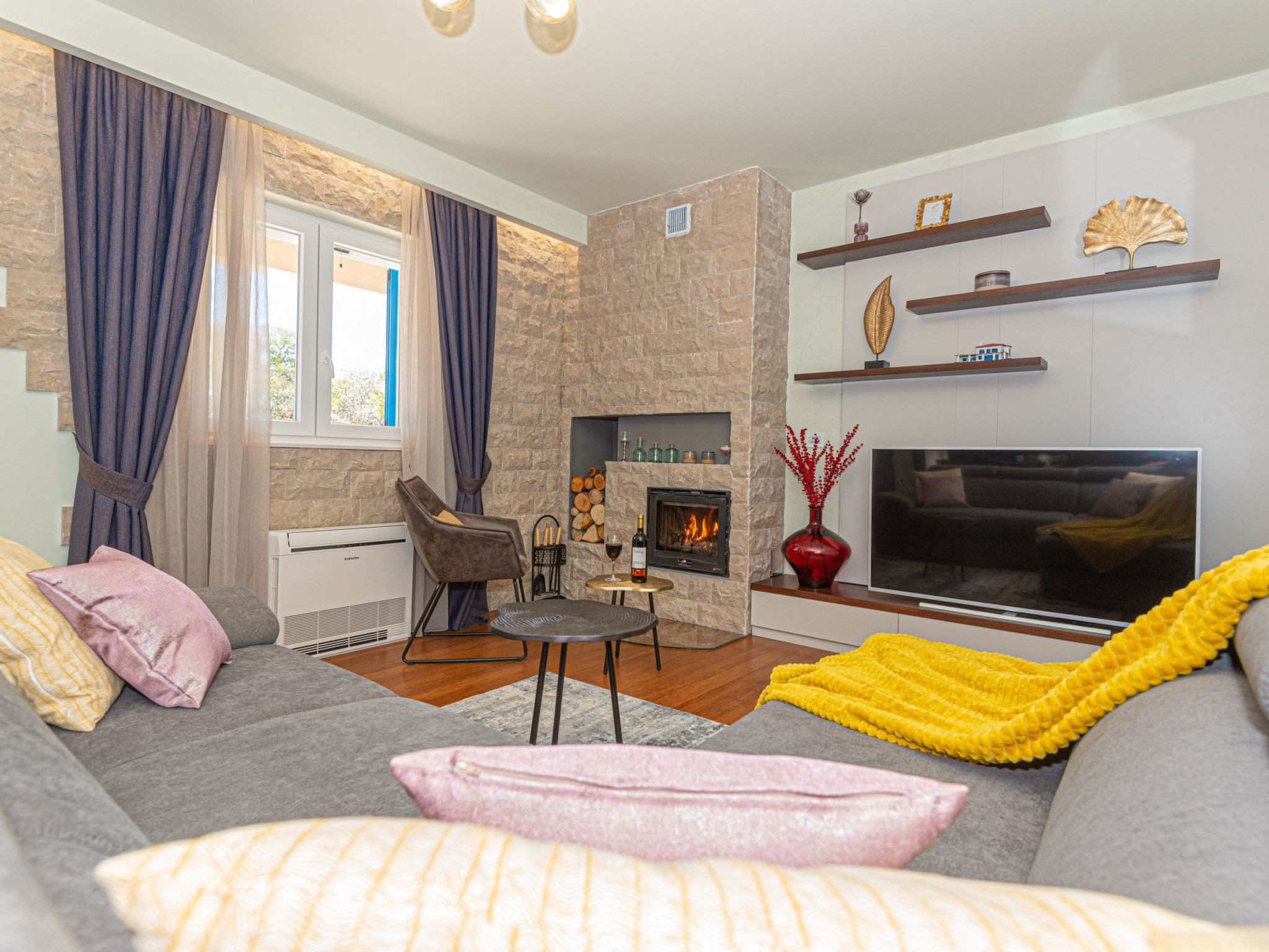 Villa Romansa mit Sauna und Whirlpool in Siritovci-Drinnen