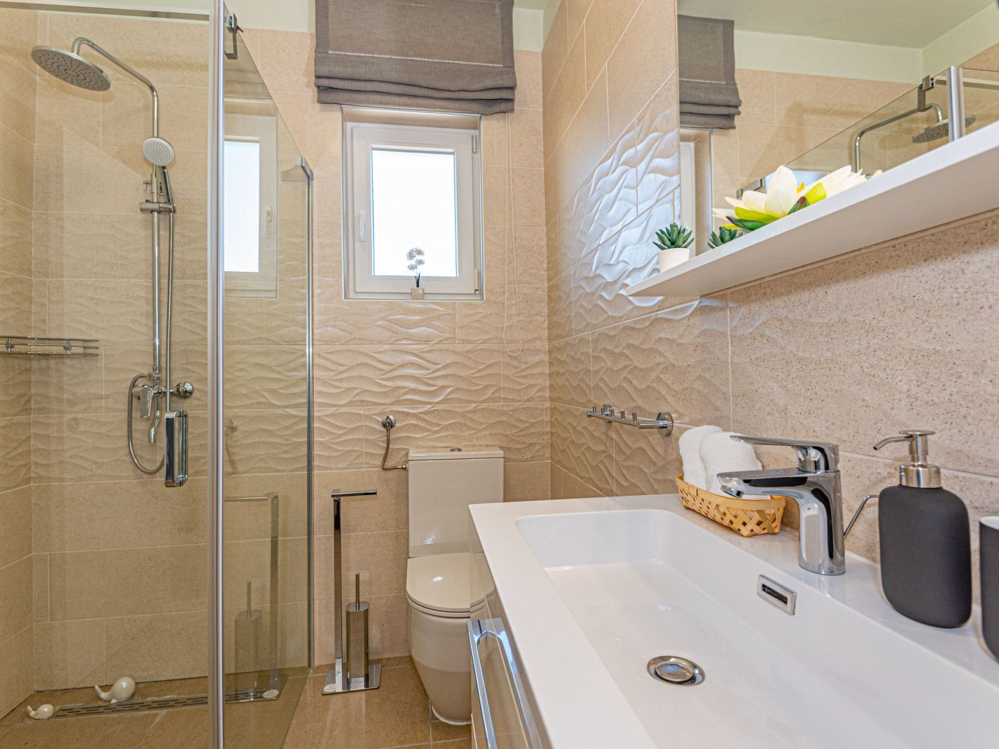 Villa Romansa mit Sauna und Whirlpool in Siritovci-Drinnen