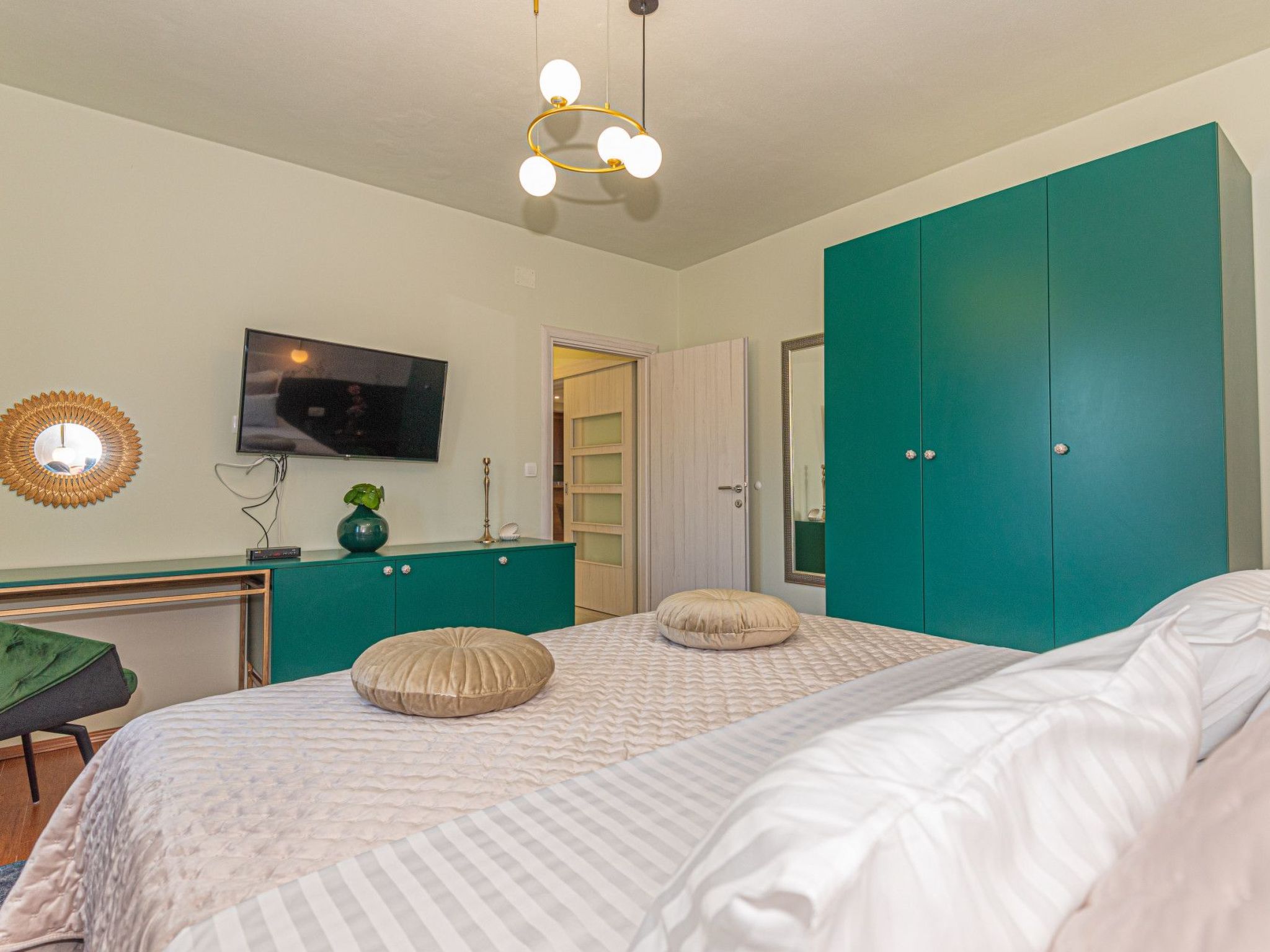 Villa Romansa mit Sauna und Whirlpool in Siritovci-Drinnen