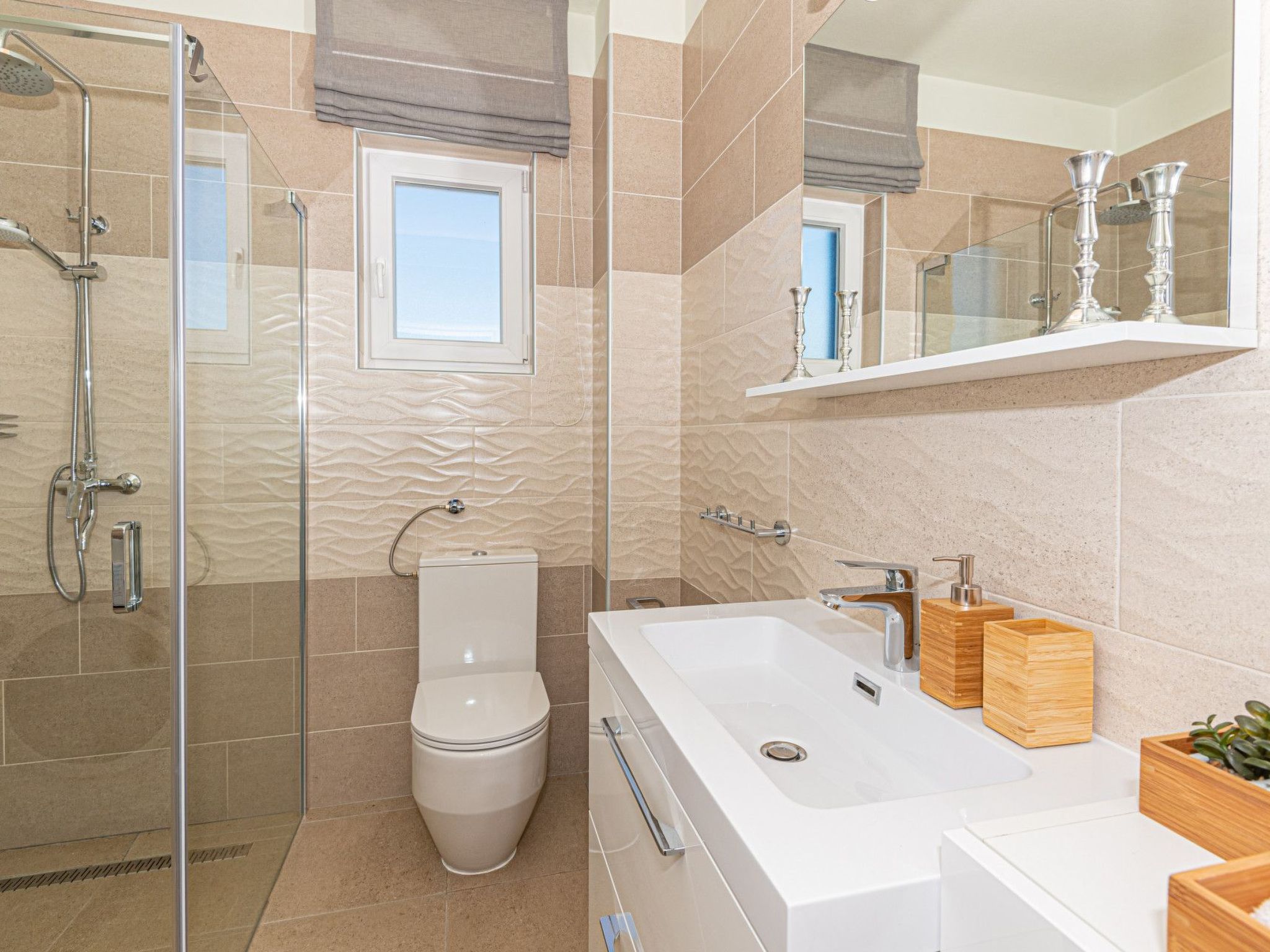 Villa Romansa mit Sauna und Whirlpool in Siritovci-Drinnen