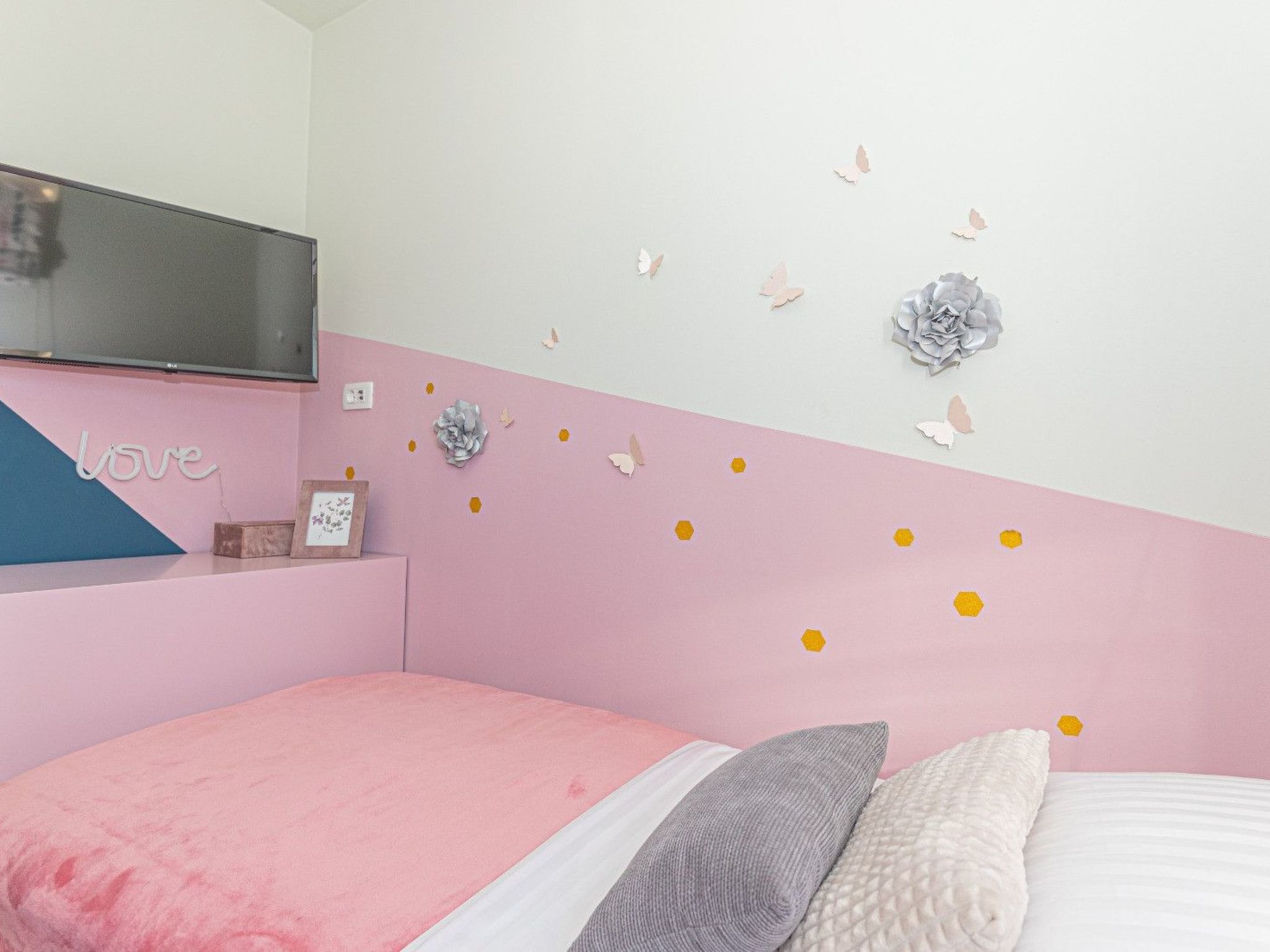 Villa Romansa mit Sauna und Whirlpool in Siritovci-Drinnen