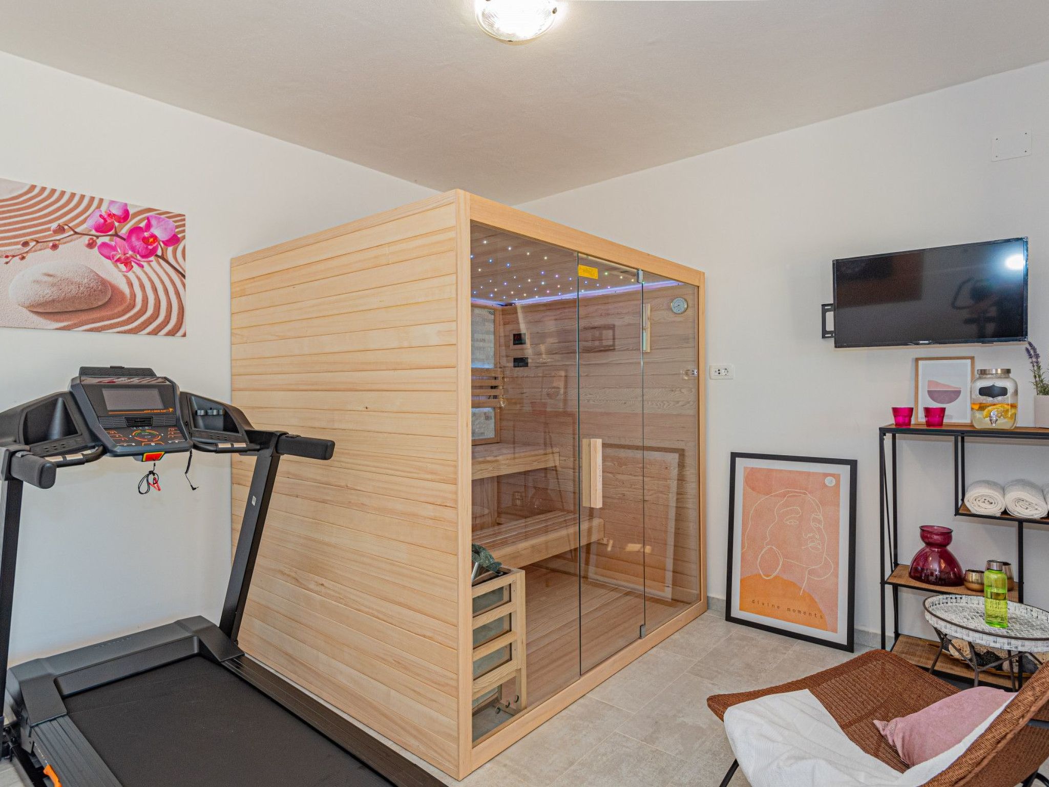 Villa Romansa mit Sauna und Whirlpool in Siritovci-Drinnen