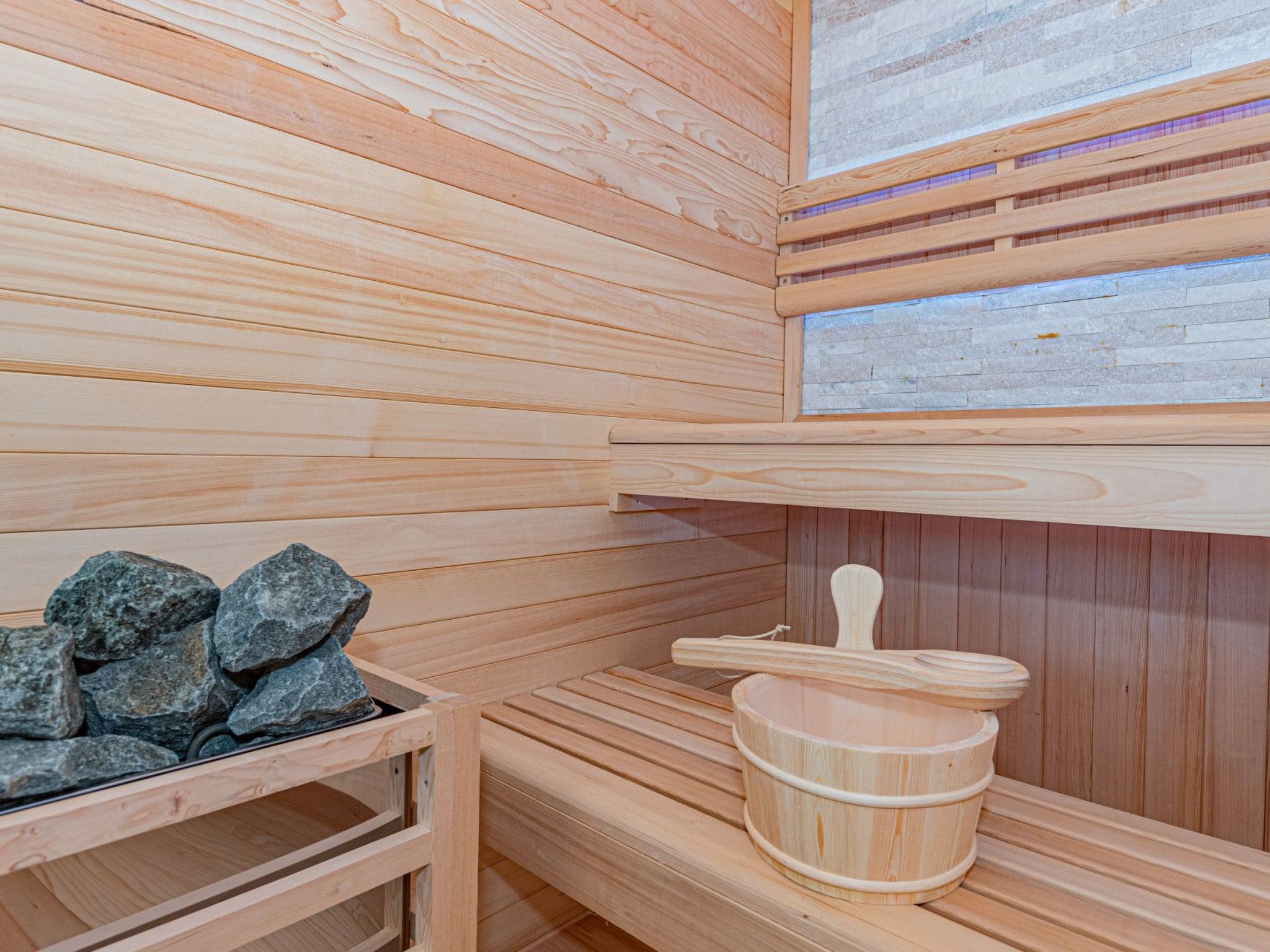 Villa Romansa mit Sauna und Whirlpool in Siritovci-Drinnen