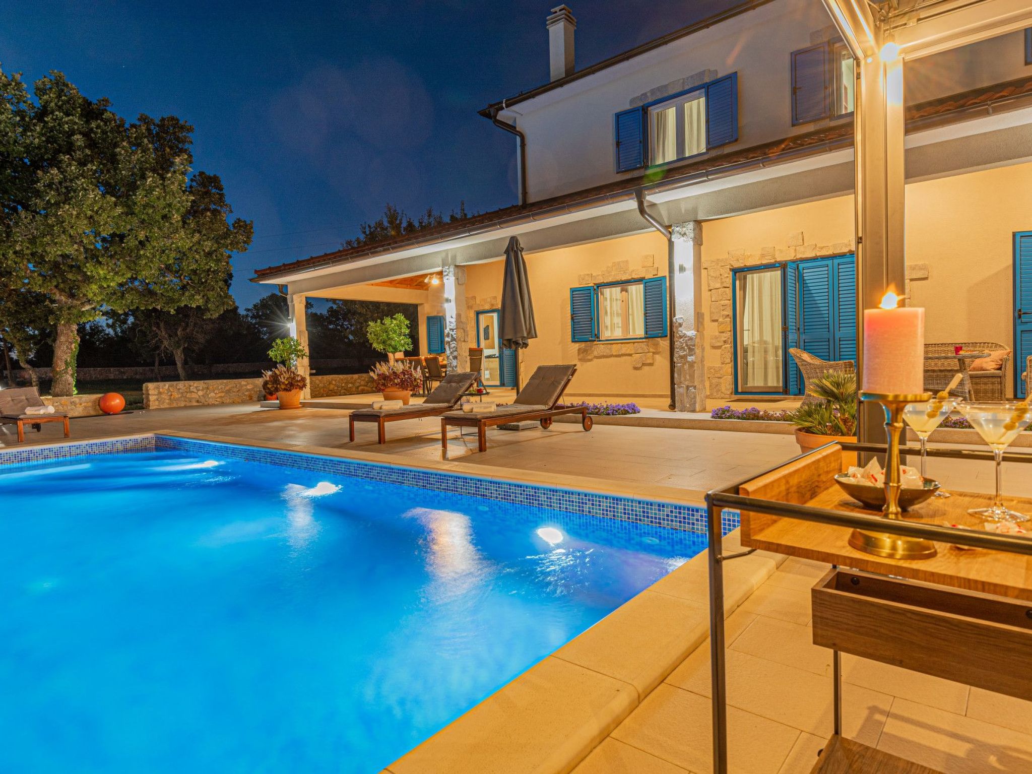 Villa Romansa mit Sauna und Whirlpool in Siritovci-Drinnen