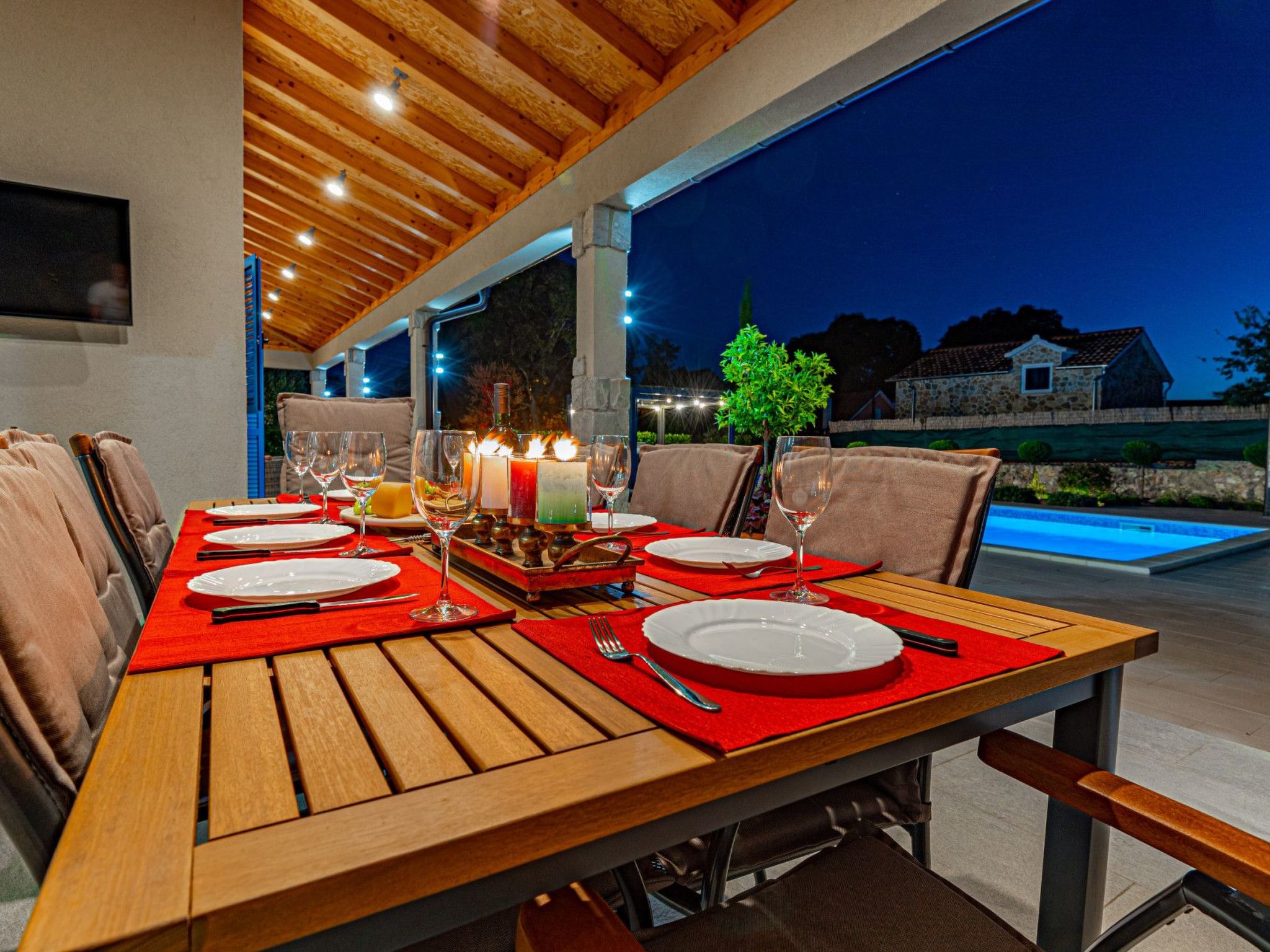 Villa Romansa mit Sauna und Whirlpool in Siritovci-Drinnen