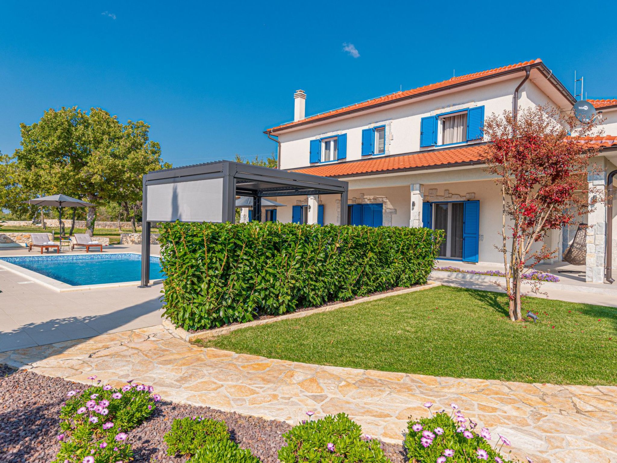 Villa Romansa mit Sauna und Whirlpool in Siritovci-Drinnen