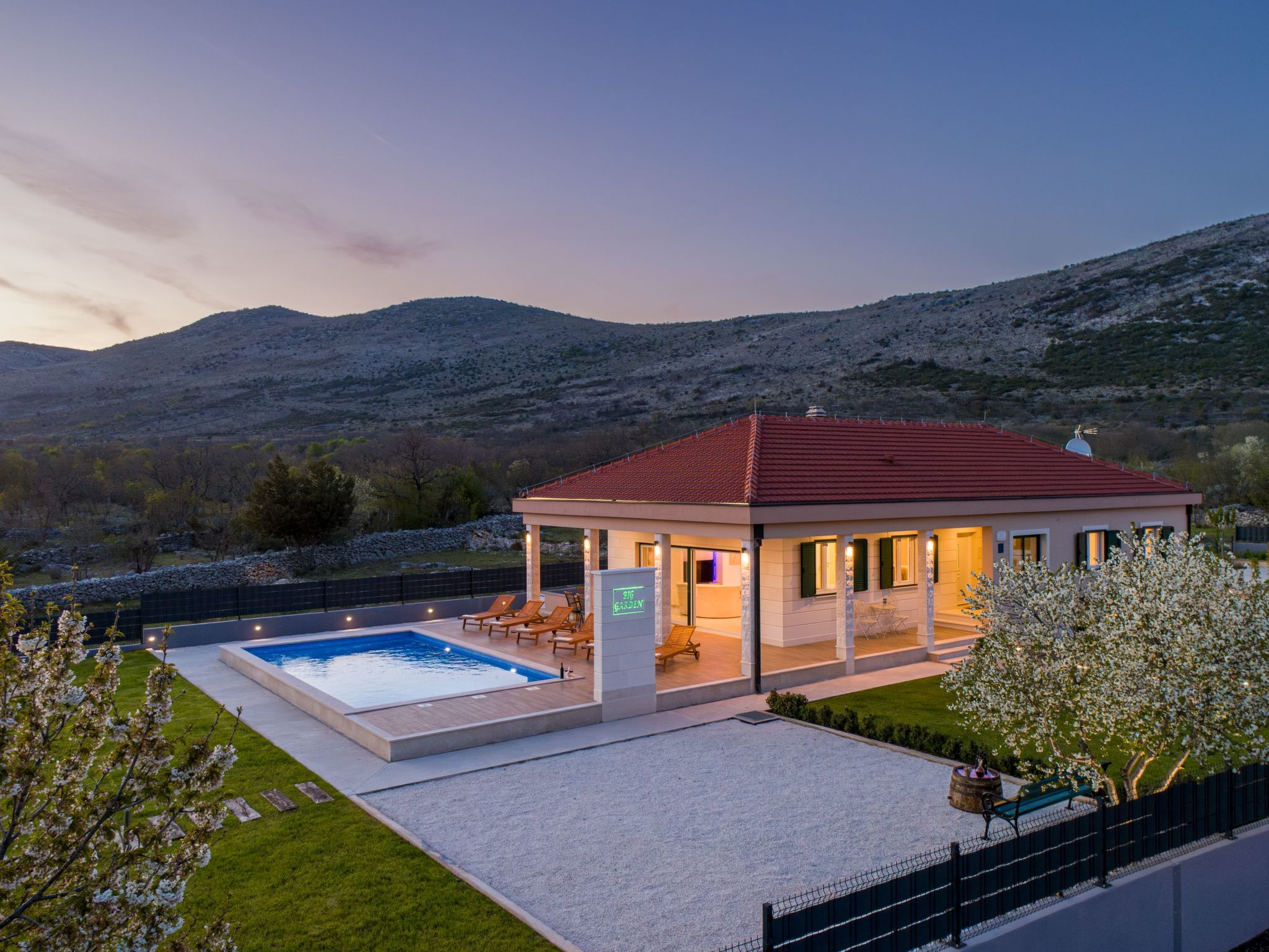 Villa Big Garden für 7 Personen und 1 Kind-Drinnen