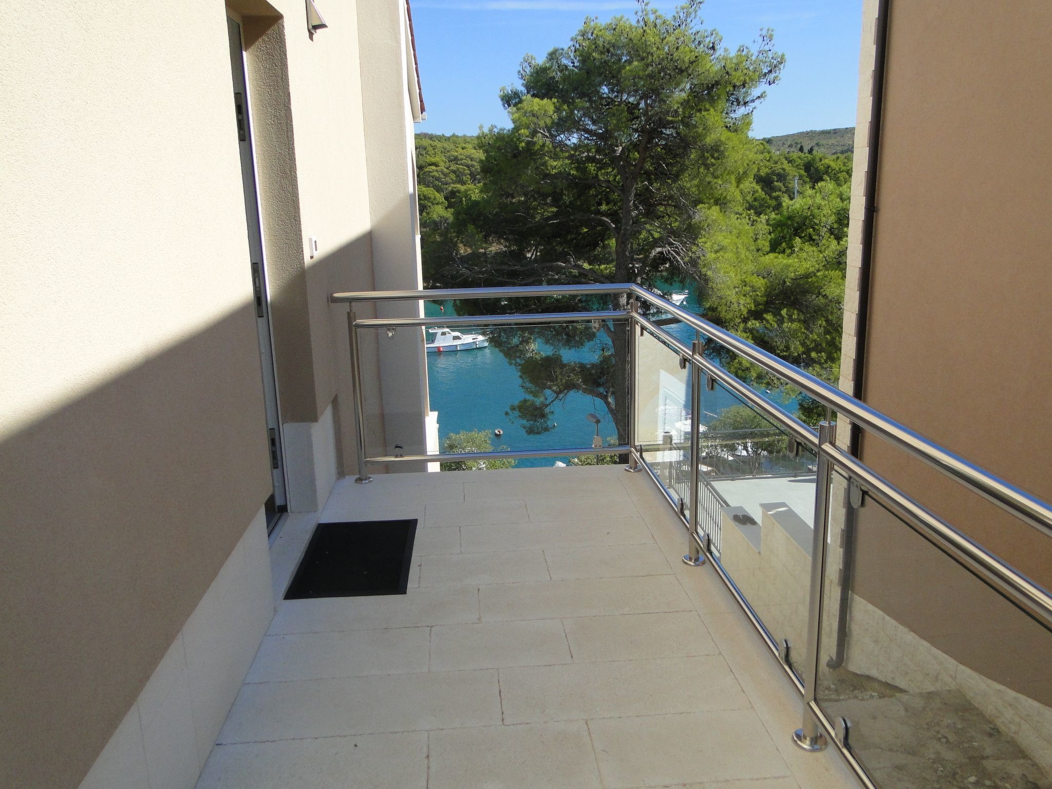 Aurea 3 Modernes Apartment direkt am Meer-Image-tags.info