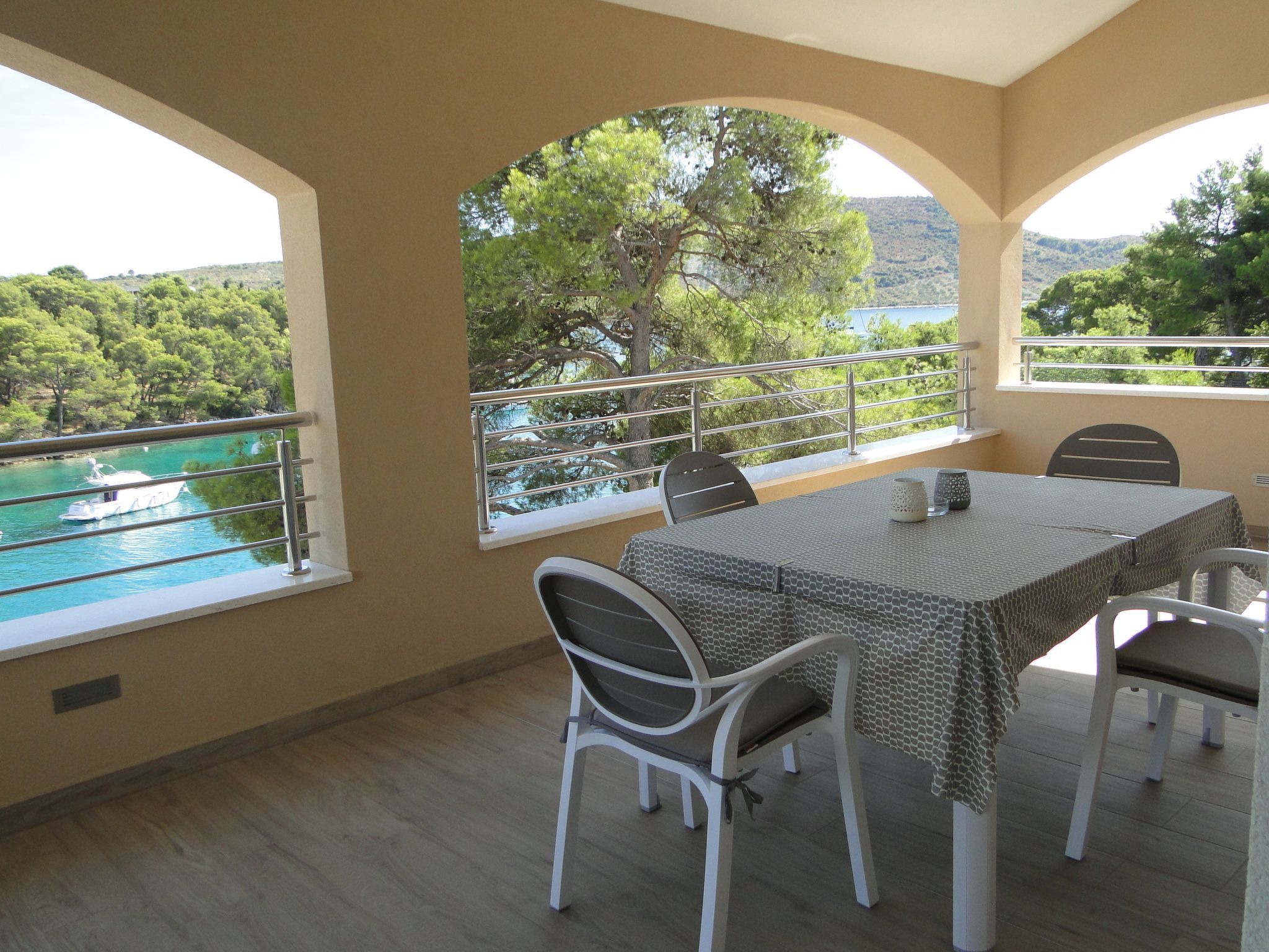 Aurea 3 Modernes Apartment direkt am Meer-Image-tags.info