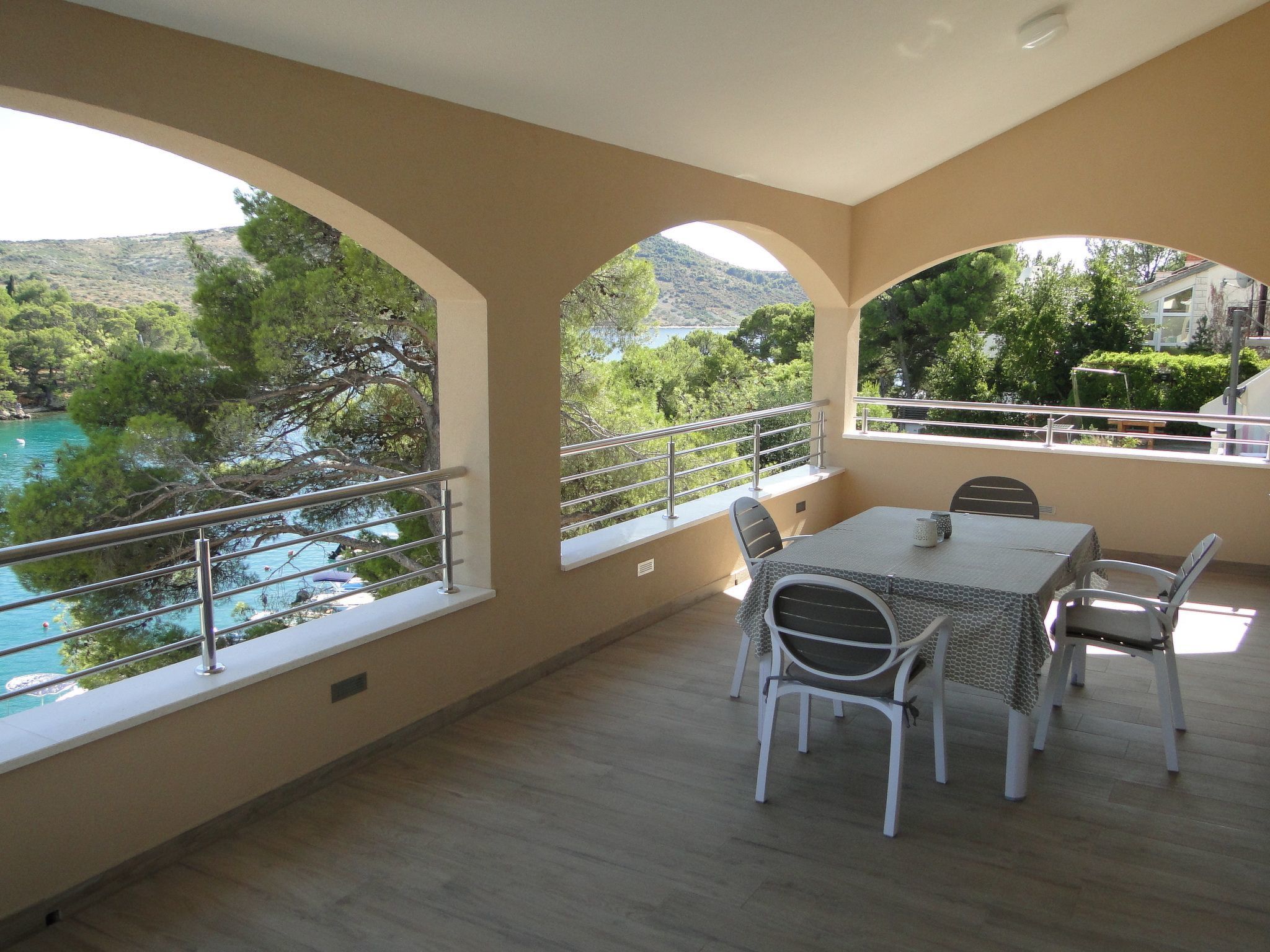 Aurea 3 Modernes Apartment direkt am Meer-Image-tags.info