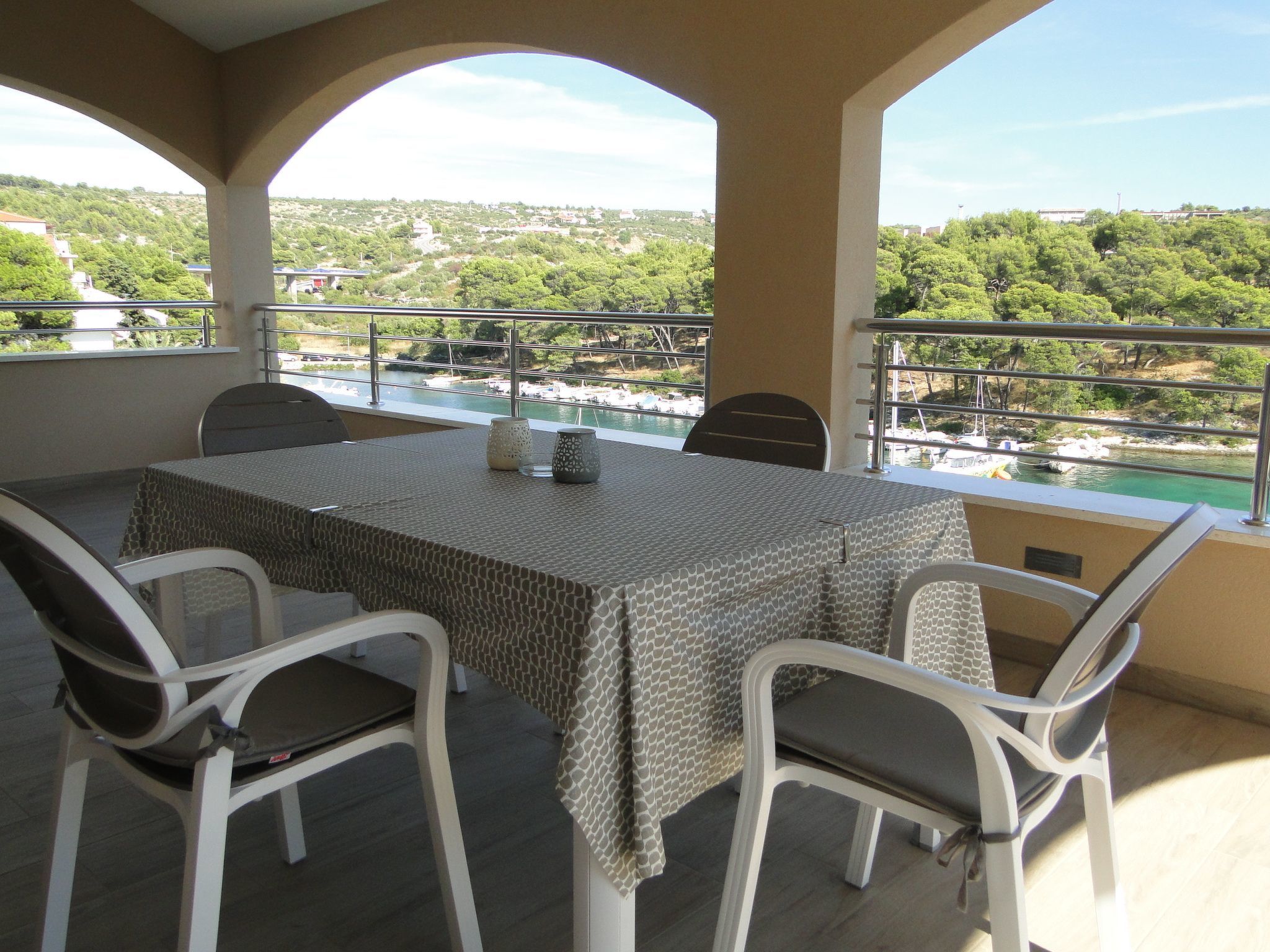 Aurea 3 Modernes Apartment direkt am Meer-Image-tags.info