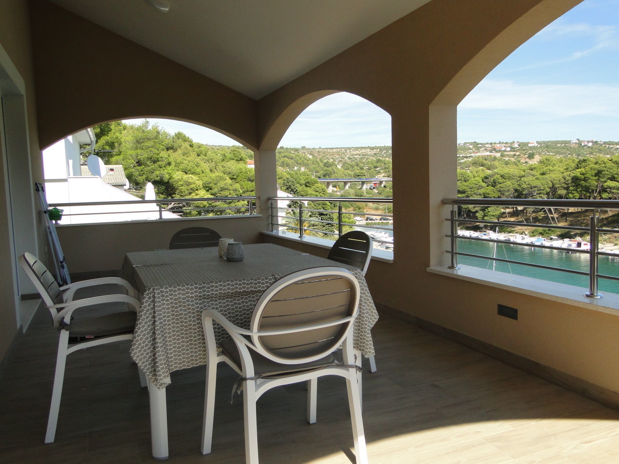 Aurea 3 Modernes Apartment direkt am Meer-Image-tags.info