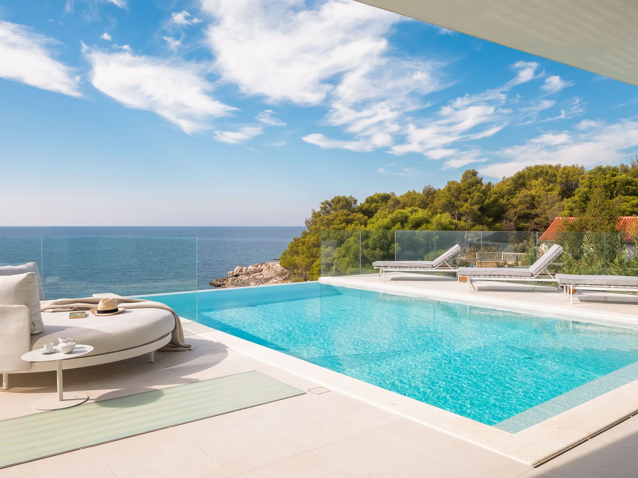 Villa mit Infinity-Pool-Binnen