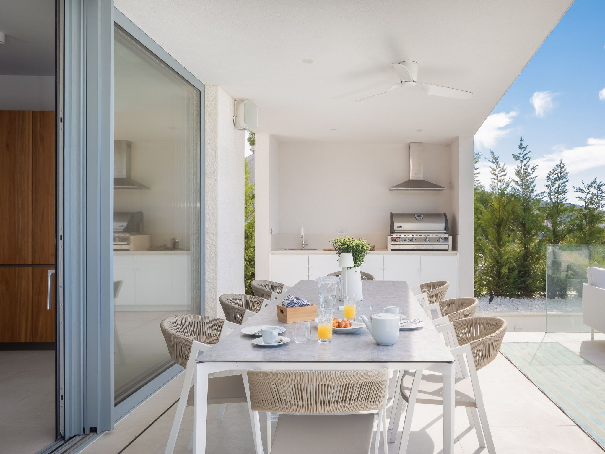 Villa mit Infinity-Pool-Binnen