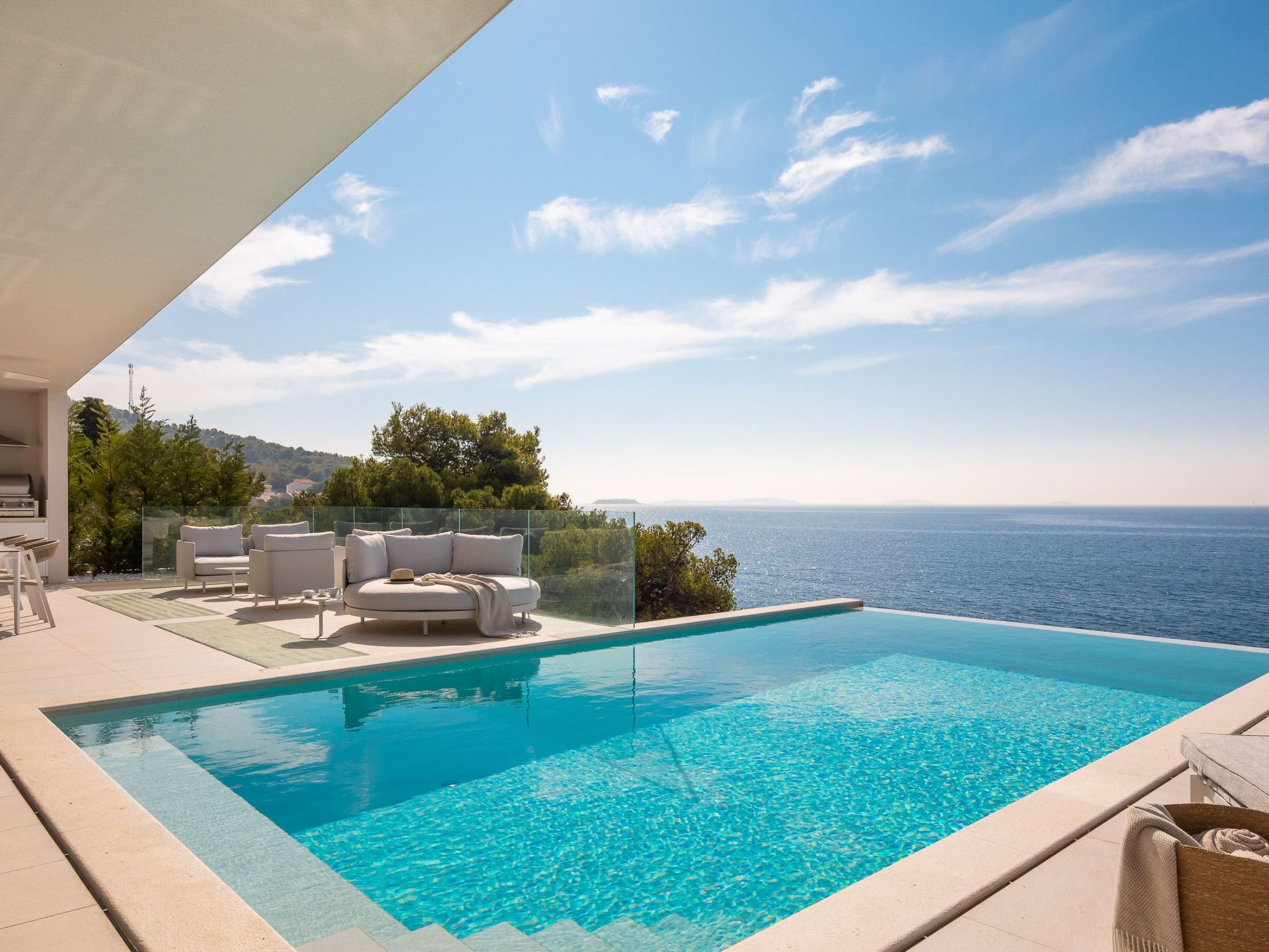 Villa mit Infinity-Pool-Binnen