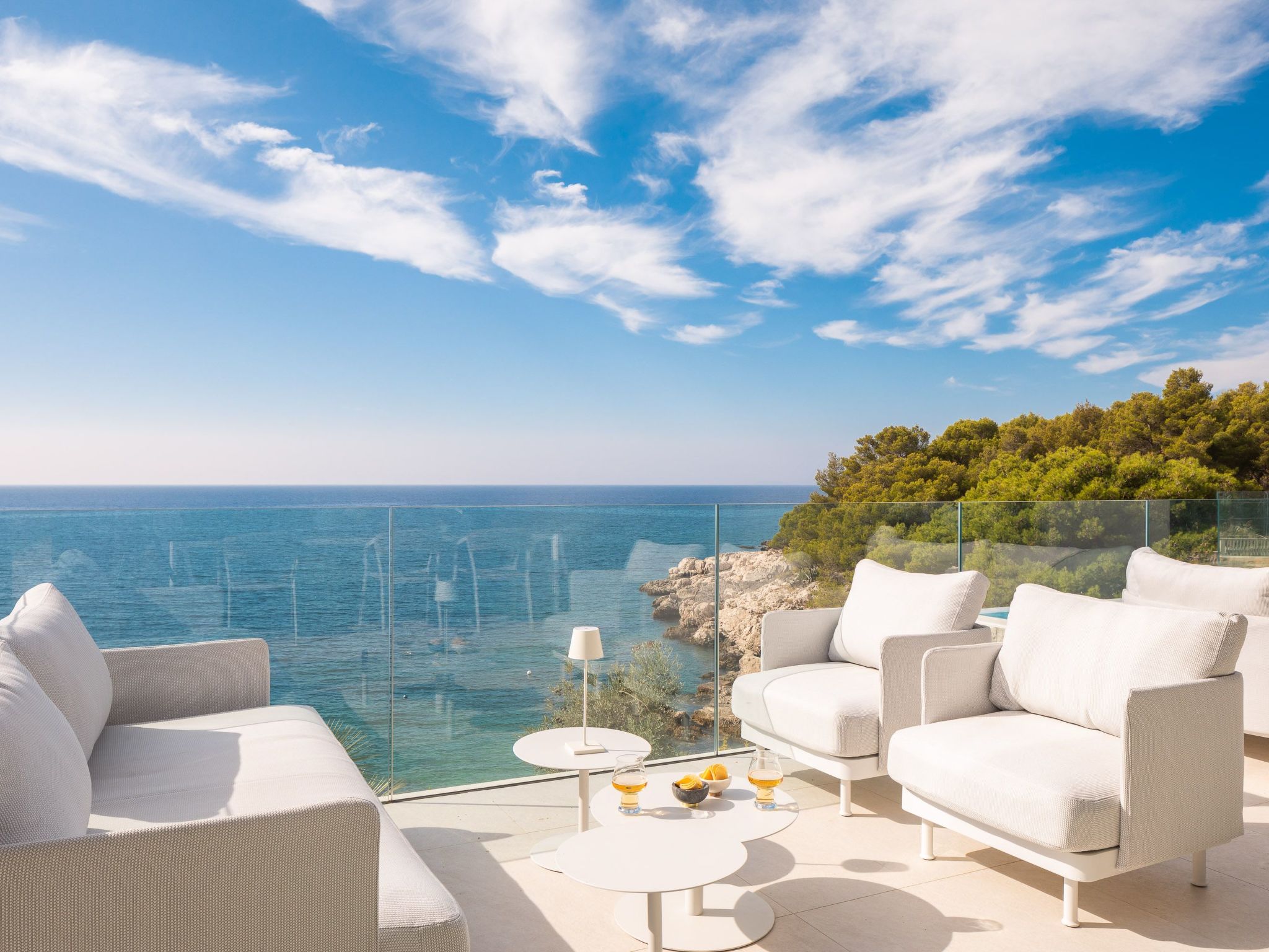 Villa mit Infinity-Pool-Binnen