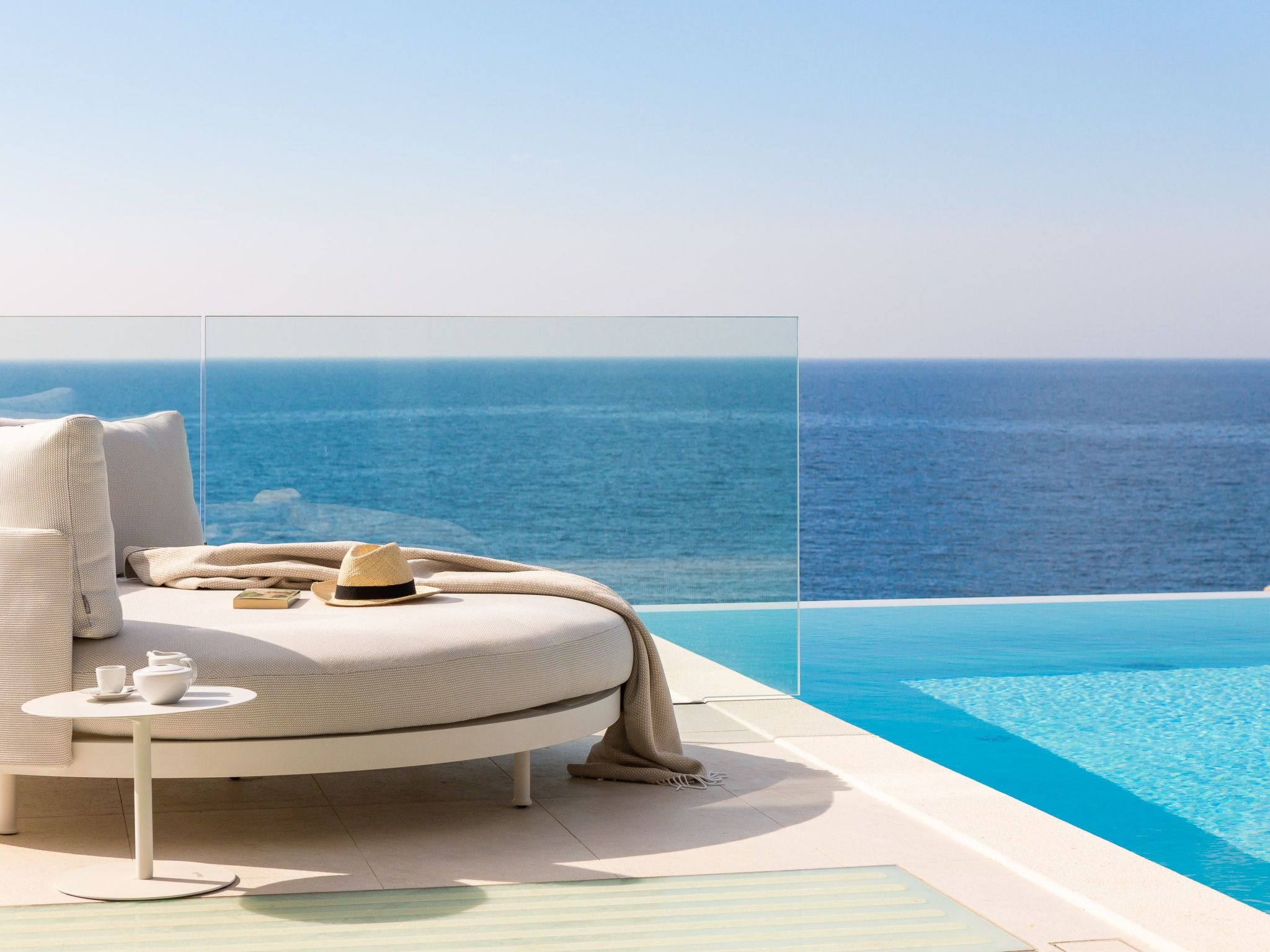 Villa mit Infinity-Pool-Binnen