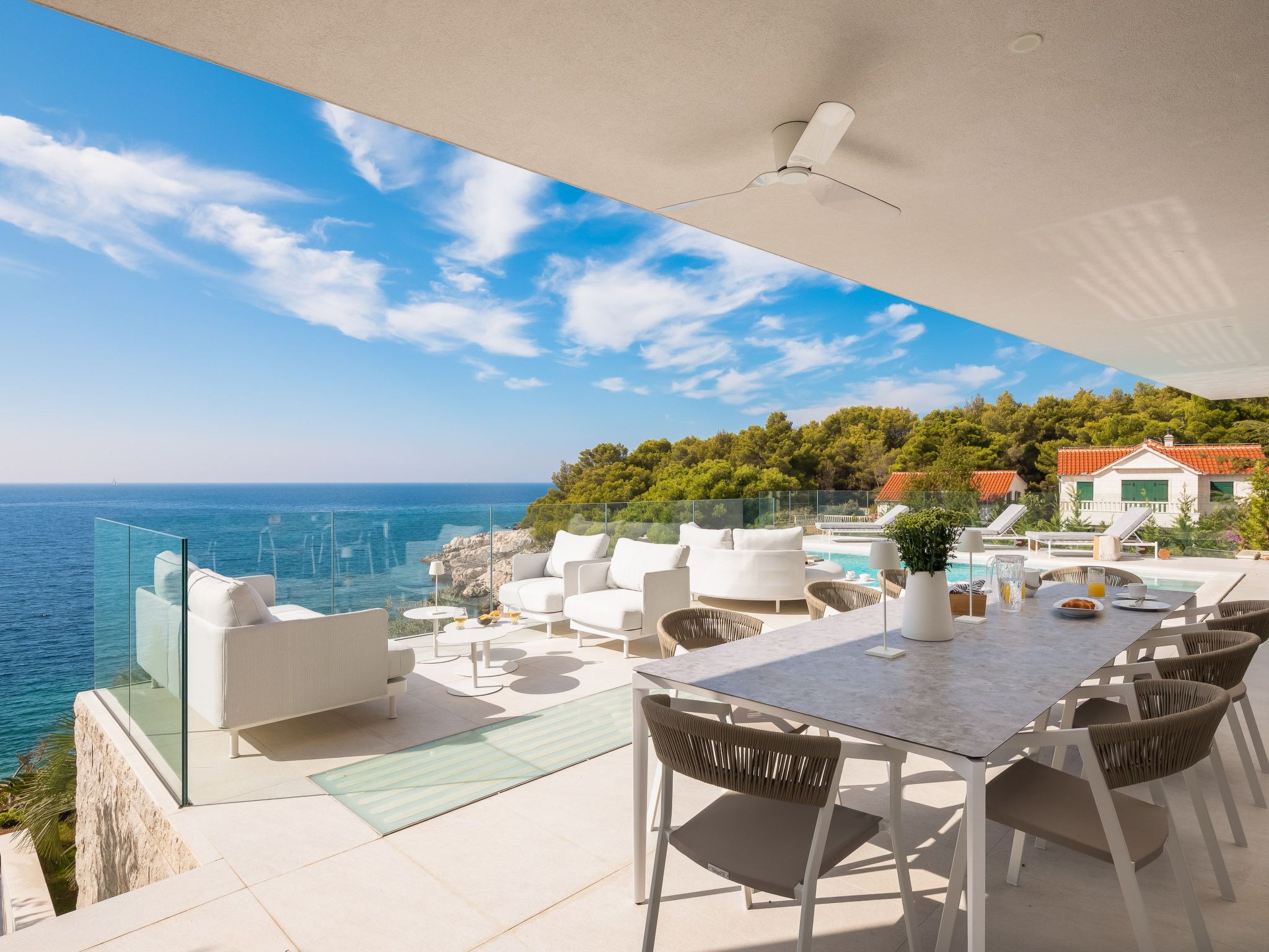 Villa mit Infinity-Pool-Binnen