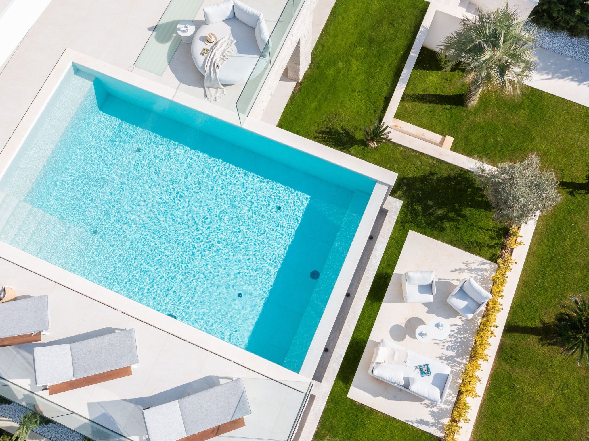 Villa mit Infinity-Pool-Binnen